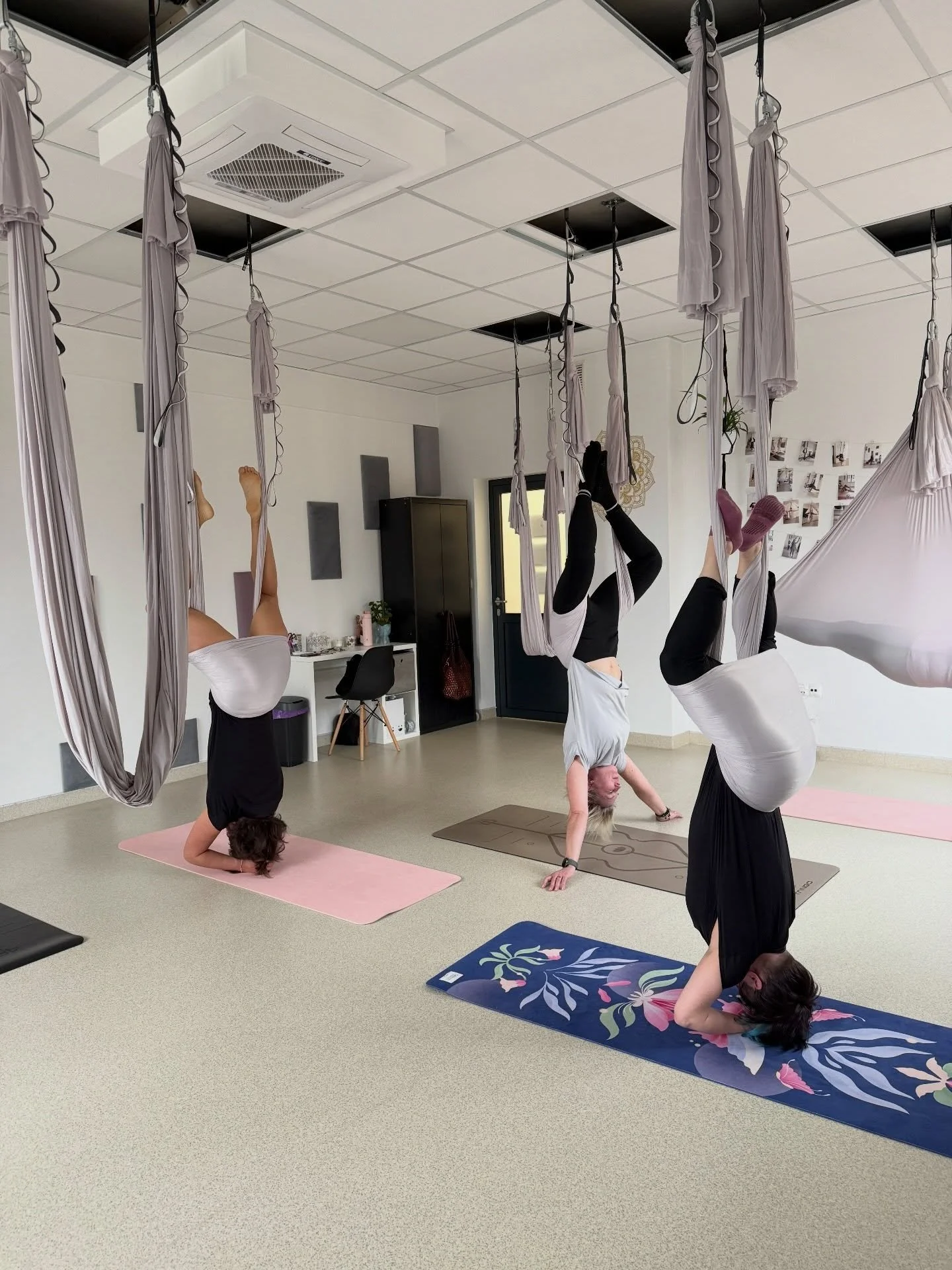 Powolny, środowy poranek w krainie harmonii ✨
Joga na chustach pozwala dziś złapać oddech, rozciągnąć ciało i na chwilę zawisnąć&hellip; nie tylko w powietrzu, ale i między myślami 🌿

To właśnie takie chwile przypominają, że środek tygodnia może być