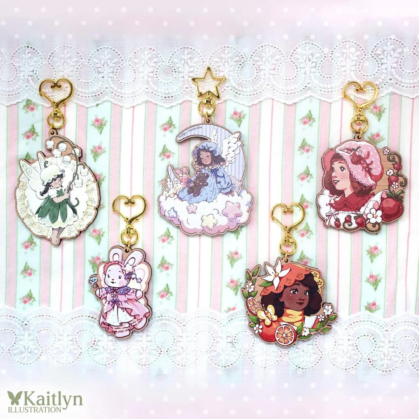 Keychains and standees are now available on my Etsy shop! 💗🌸💗

I also restocked tote bags - I might not be able to restock these for a while due to tariffs so please get them while you can!

#keychains #zapcreatives #kawaii #egl #illustrator #etsy