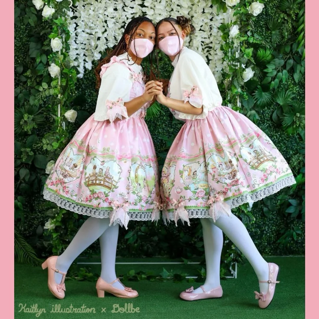 Here is the dress print I made in collaboration with @dollbeshop 🦋🎀🌿

This print features some fairy friends traveling through a fairytale version of Harajuku! They first go over Jingu Bashi bridge, then they go through the gate at Takeshita Doori
