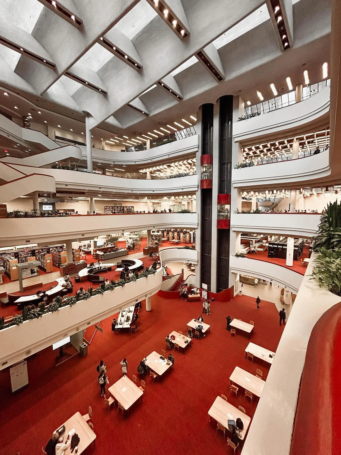 Toronto Reference Library, designed by Raymond Moriyama, 1977. One of the coolest spaces in the city.
.
#torontoarchitecture #torontoreferencelibrary #architecturephotography #torontolibrary #canadianarchitecture