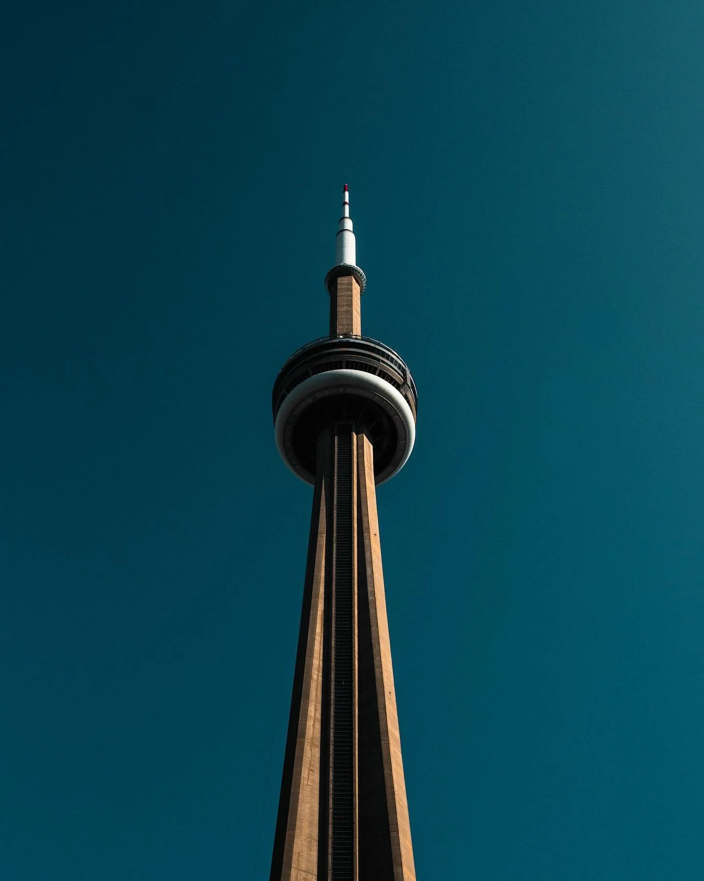 CN Tower
.
#toronto #cntowertoronto #torontoarchitecture