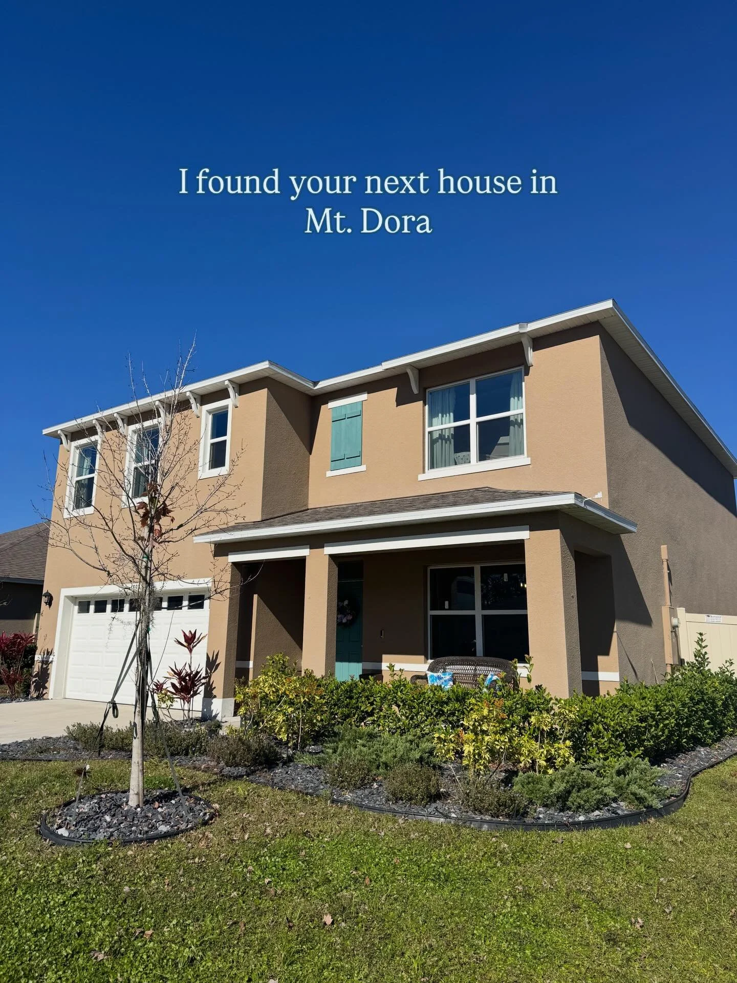 A community pool, 5 bedrooms, AND only 35 mins to Orlando?! 

Built in 2023 and only 4 miles to Downtown Mt. Dora, plus:

✨ A dedicated den
✨ No rear neighbors
✨ Screened-in lanai
✨ Fully-fenced yard
✨ Walk to Round Lake Charter
✨ SO MUCH STORAGE

💰