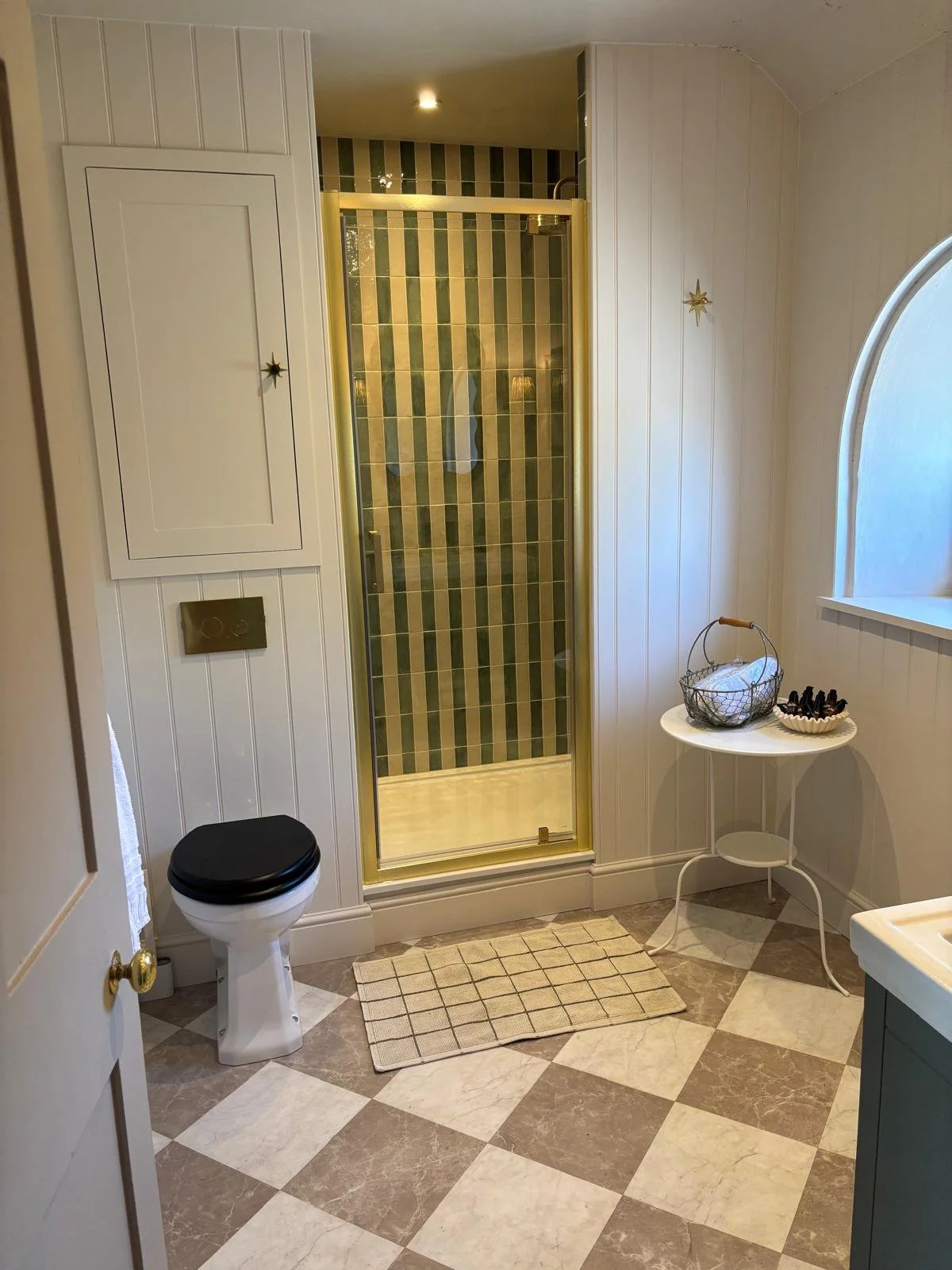 Cotswold interior design showcasing classic proportions, natural textures and a calm, understated colour palette