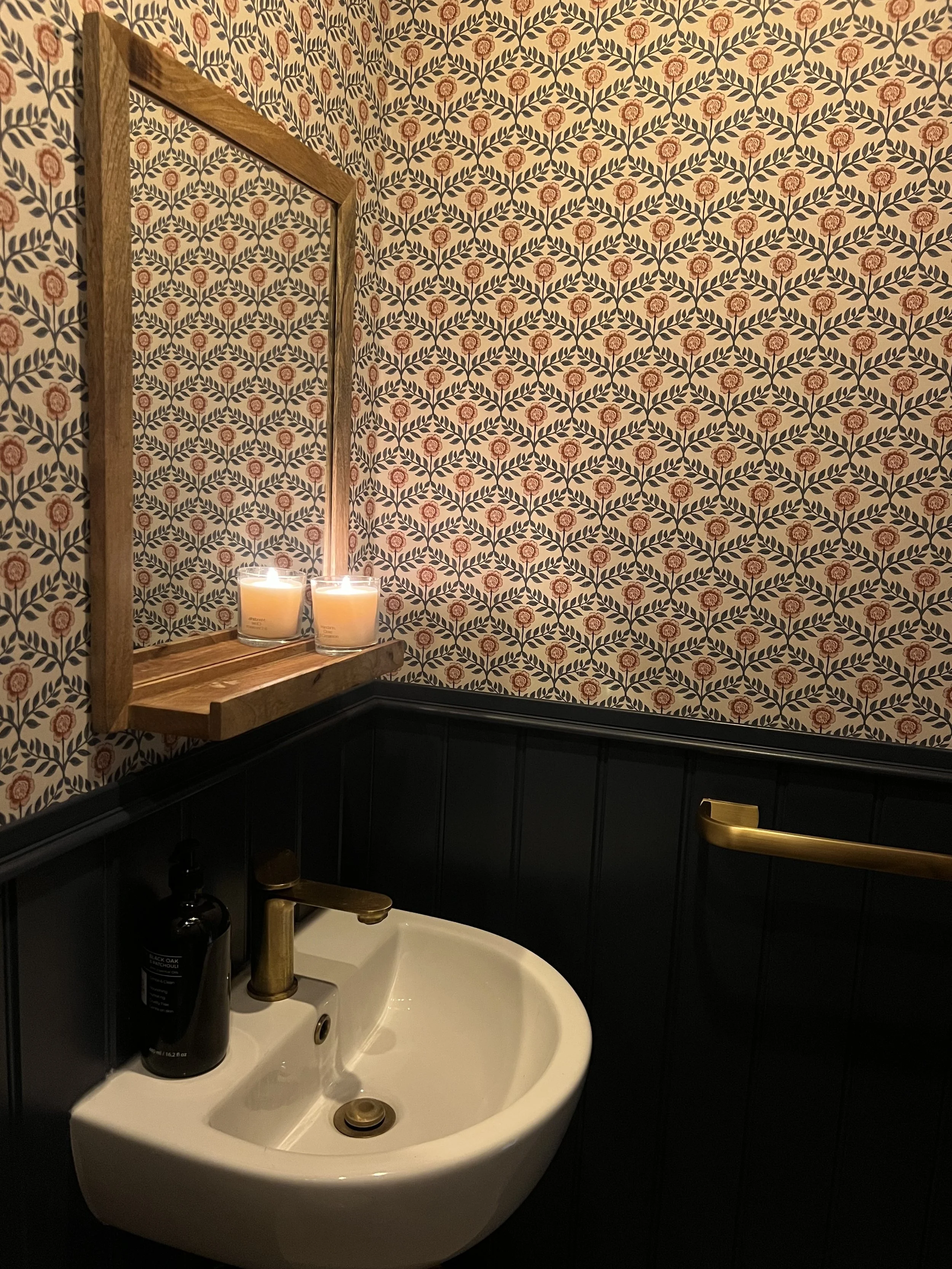 Cotswold interior design showcasing classic proportions, natural textures and a calm, understated colour palette