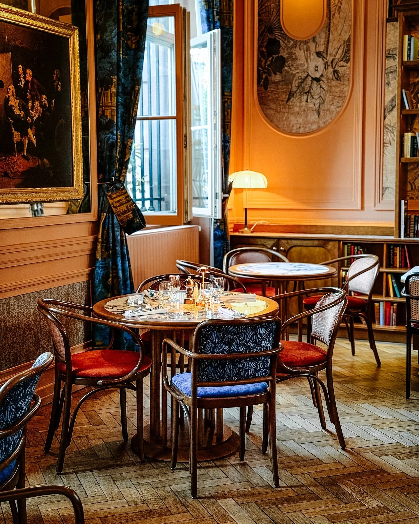 Petit QG du moment avec les copines : @brasserie_louise &agrave; Strasbourg.
 Quand on veut se retrouver dans un cadre chaleureux et manger quelque chose de sympa, c&rsquo;est souvent l&agrave; qu&rsquo;on finit par atterrir.

J&rsquo;aime beaucoup l