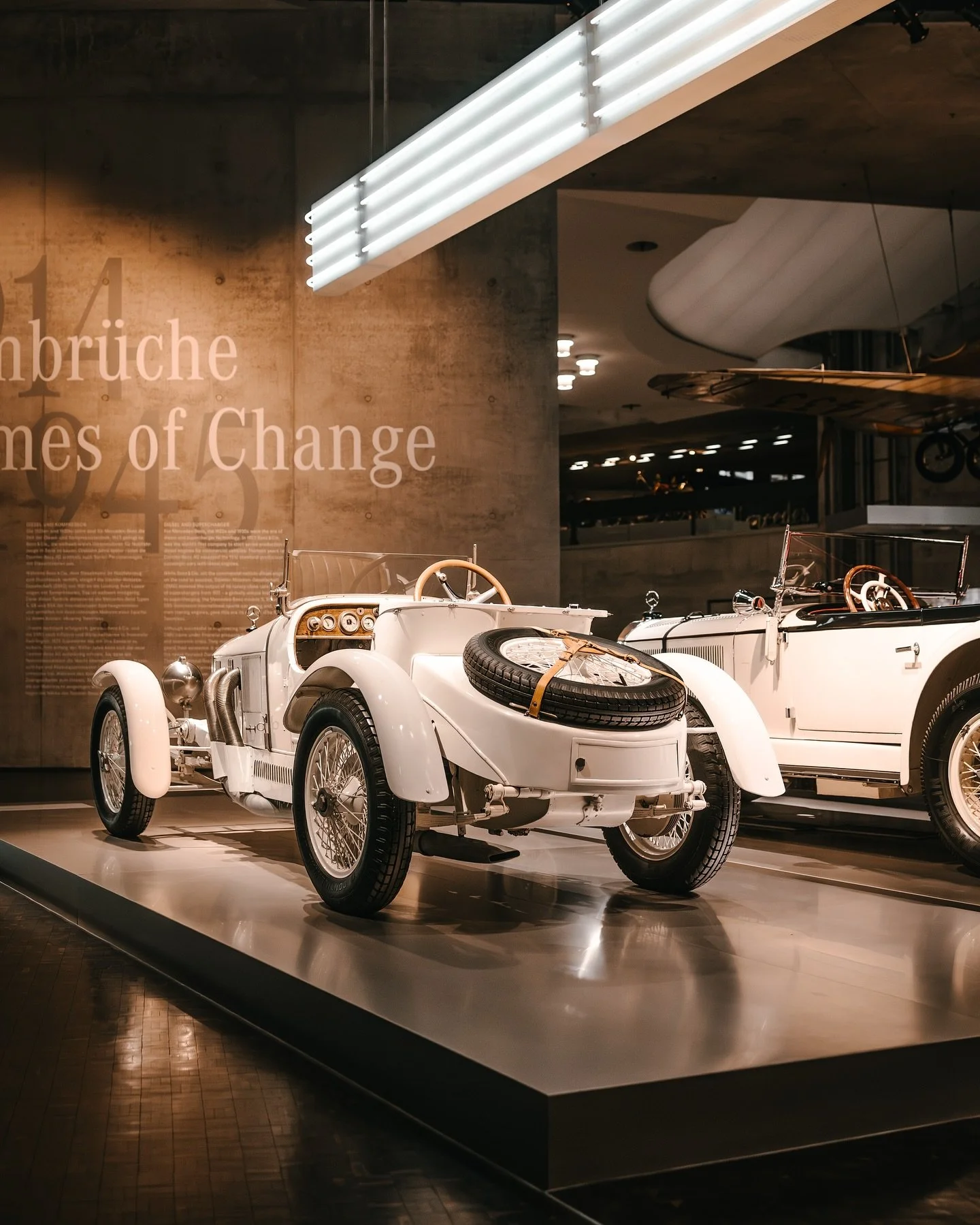Retour en images sur ma visite au @mercedesbenzmuseum de Stuttgart.
 De base, je ne connaissais pas trop la marque&hellip; mais j&rsquo;avoue que les anciennes ont un vrai charme.
 Mention sp&eacute;ciale pour la 280 SL &laquo;&nbsp;Pagode&nbsp;&raqu