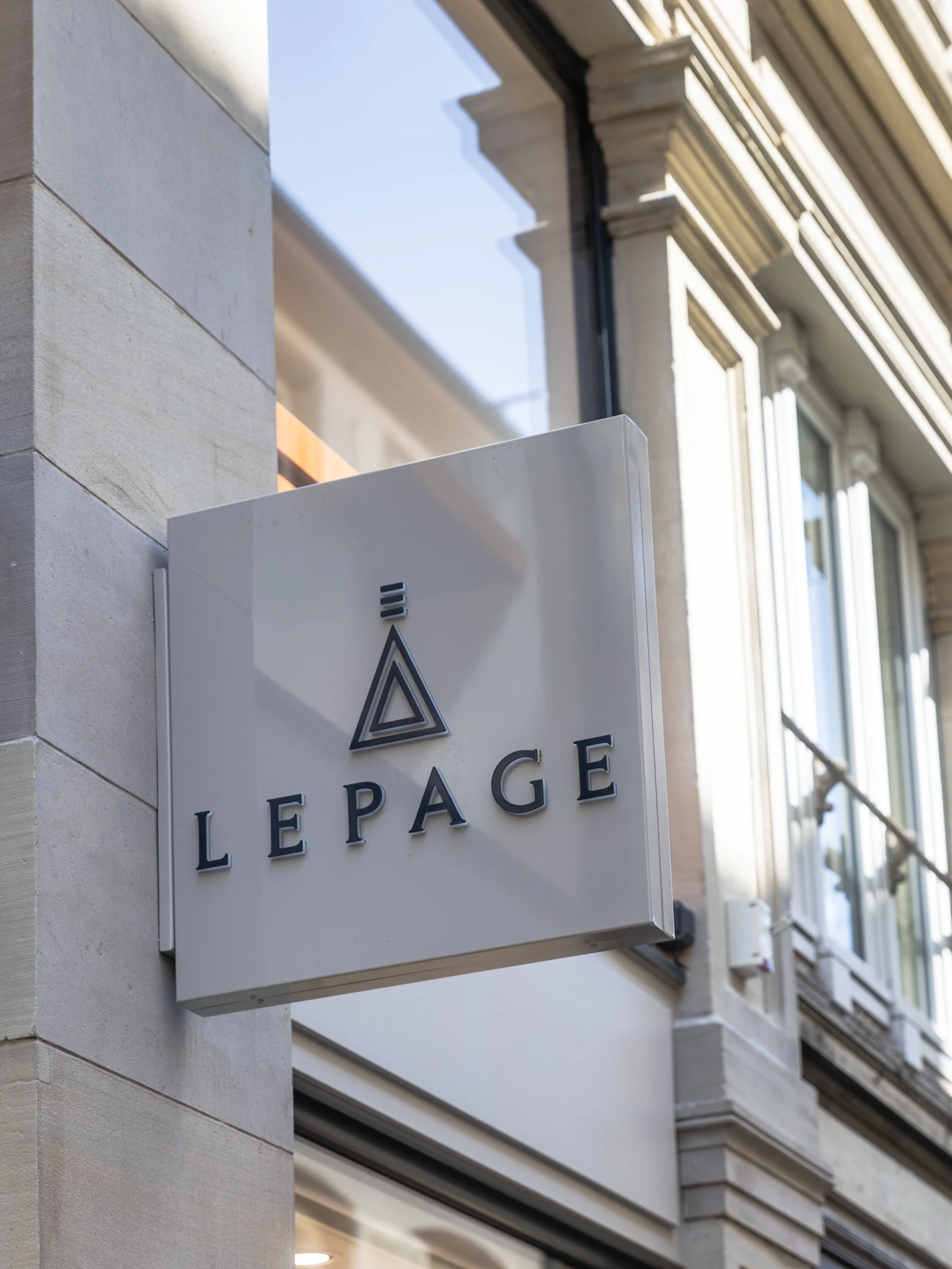 Un v&eacute;ritable plaisir d&rsquo;avoir pu participer &agrave; la cr&eacute;ation de banque d&rsquo;images pour la nouvelle boutique @maisonlepage  de Strasbourg.

Et l&rsquo;occasion d&rsquo;avoir fait la rencontre de @jade_lutz_ ✨

#watchphotogra