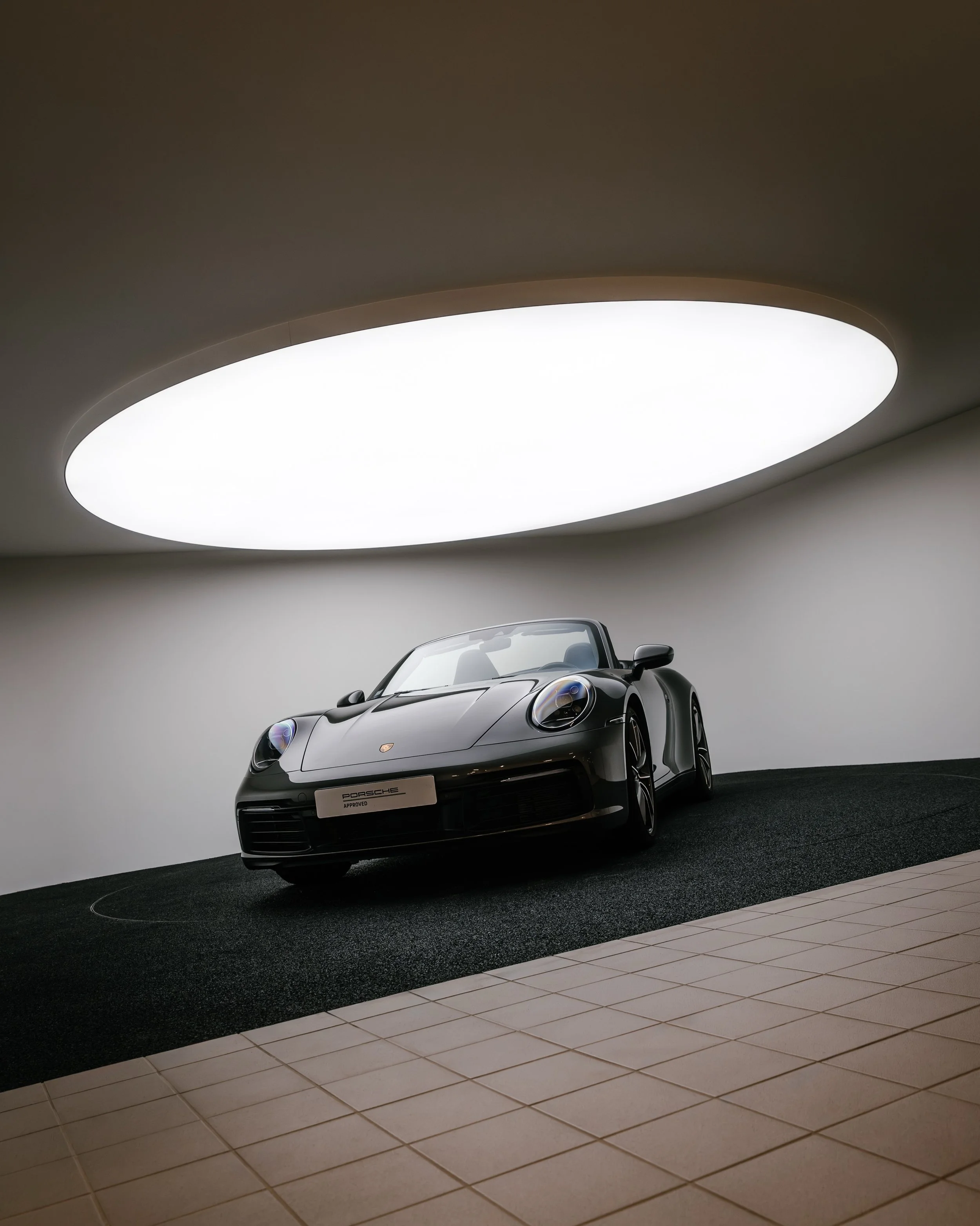 Le Nouveau Centre Porsche de Strasbourg est un lieu qu&rsquo;il faut vraiment d&eacute;couvrir. Si vous &ecirc;tes de passage dans la zone automobile Nord, allez tout au fond de la rue &Eacute;mile Mathis et svp ! Poussez les portes de cette concessi