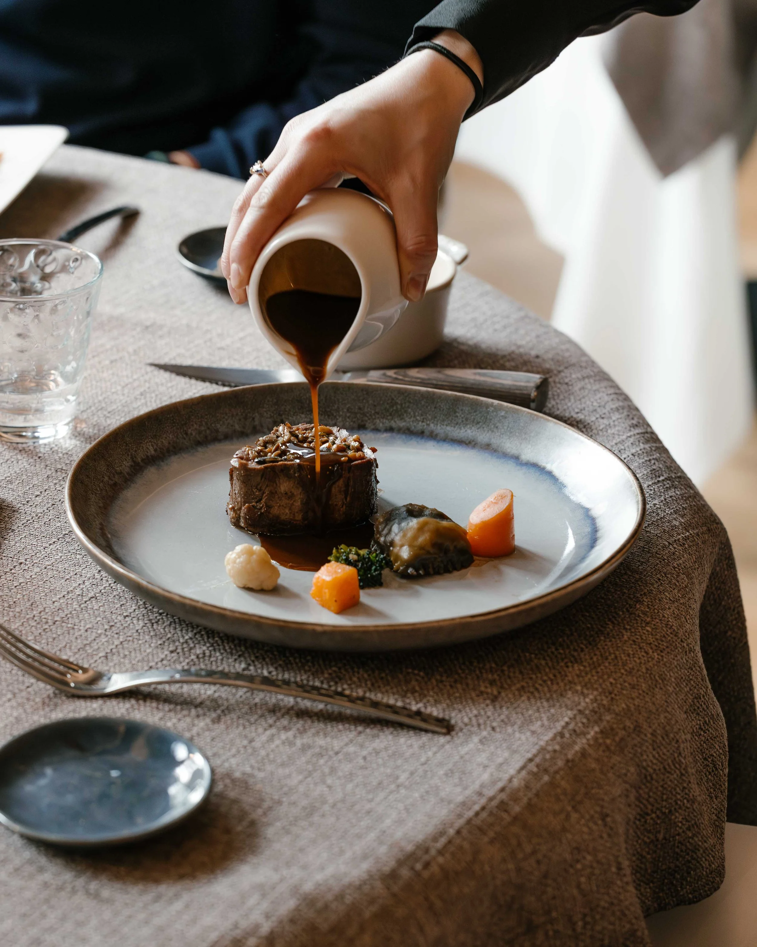 restaurant - action-5.jpg