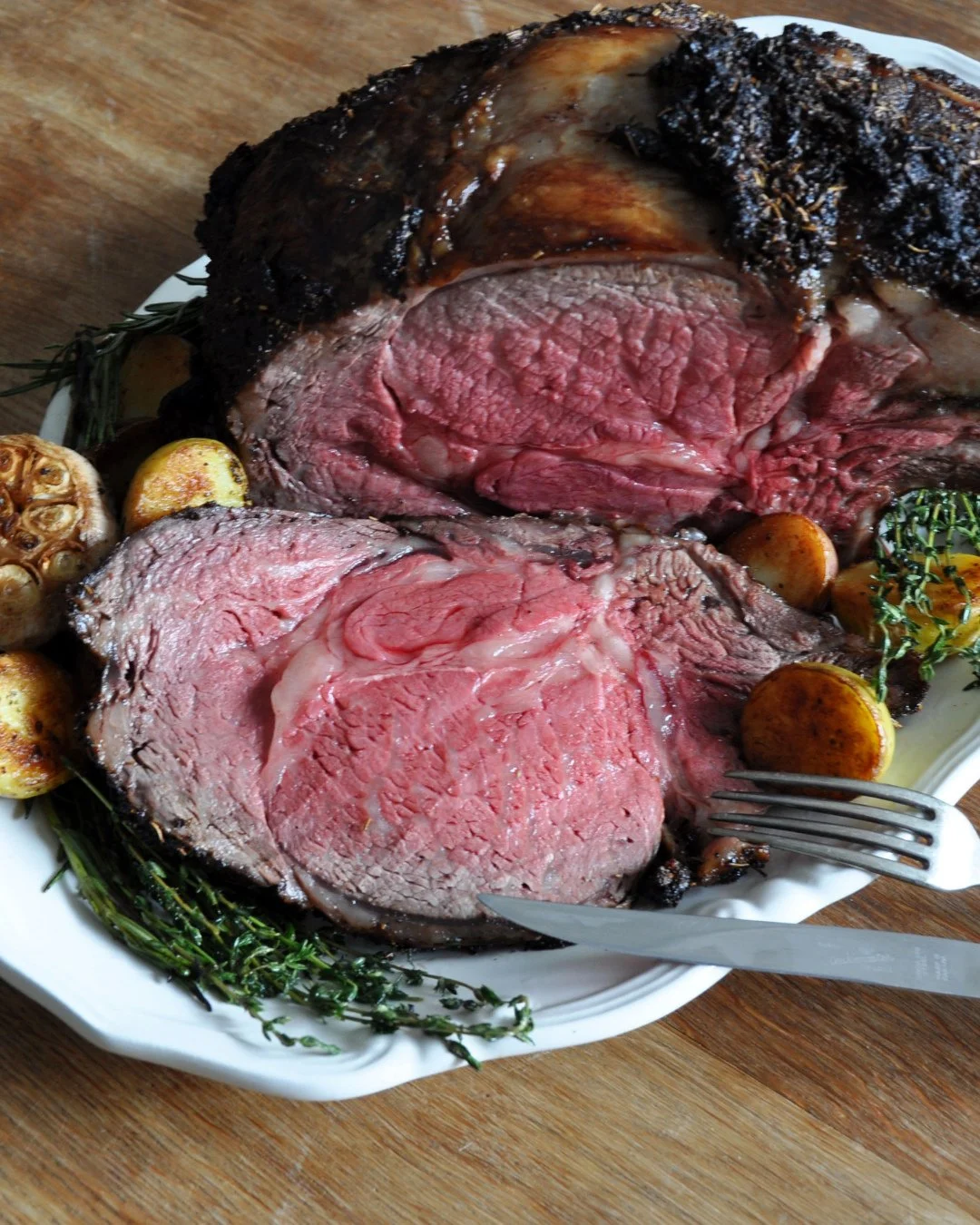 Swipe through our top Holiday favorites 🎄 Your perfect feast starts here. Order by December 19th at midnight. Link in bio.⁠
⁠
What you're seeing:⁠
1. Prime Rib Roast⁠
2. Prime Tenderloin Roast⁠
3. Lamb Crown Roast⁠
4. Whole Pekin Duck⁠
5. Pork Loin 