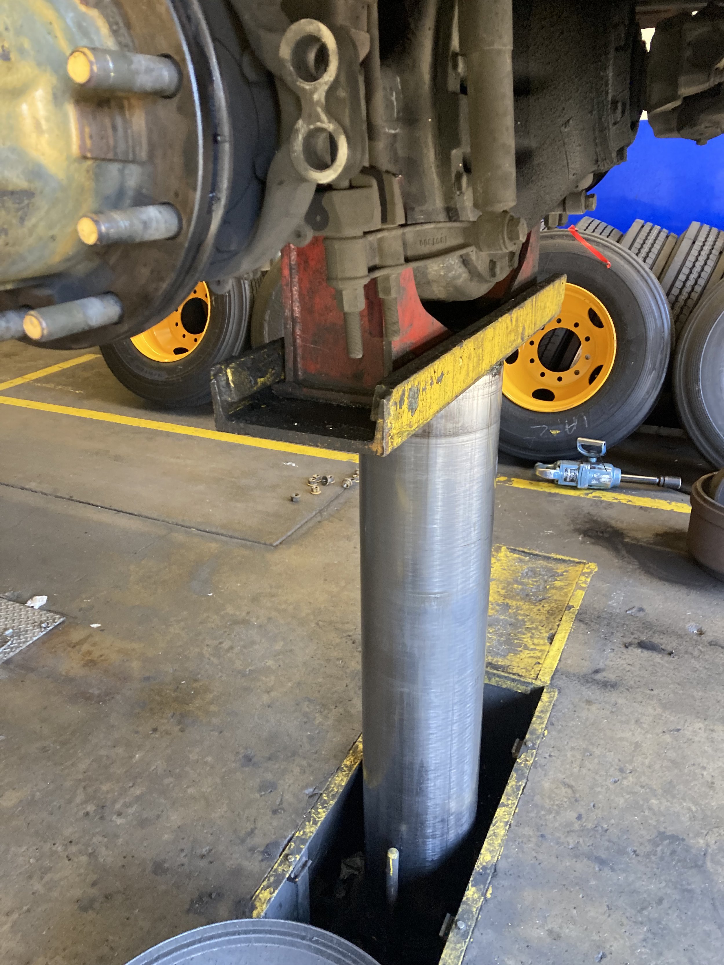 No Locks On The Old Pistons & No Over Extension Stops On The Bolster Heads