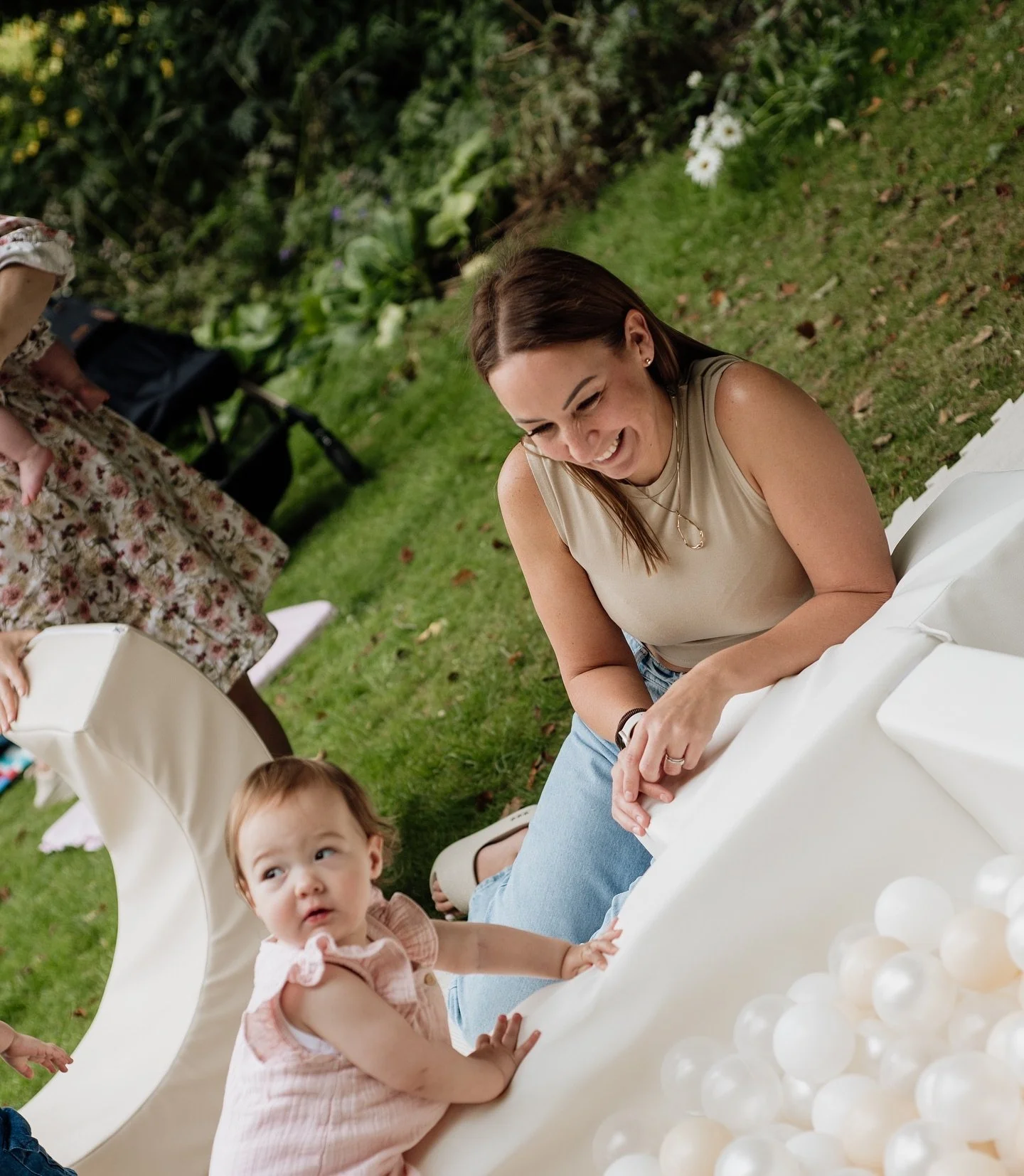 Spent a wonderful morning with local Croydon mums on a lovely summer&rsquo;s day. Thank you Sophie for letting me capture the day, truly the best vibes 🌻 @themumclubcroydon