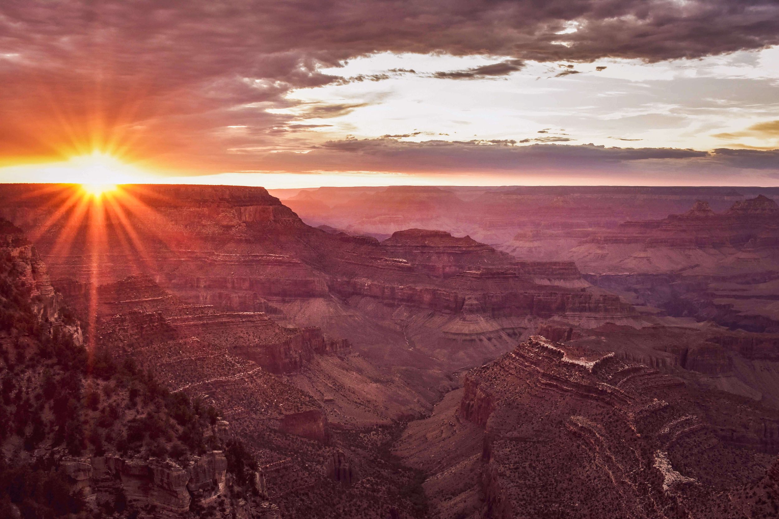 Sunset golden hour, Grand Canyon National Park, Arizona, USA, south rim, clouds, sun burst, natural wonders of the world, northern Arizona, American southwest, Colorado Plateau, canyon layers.