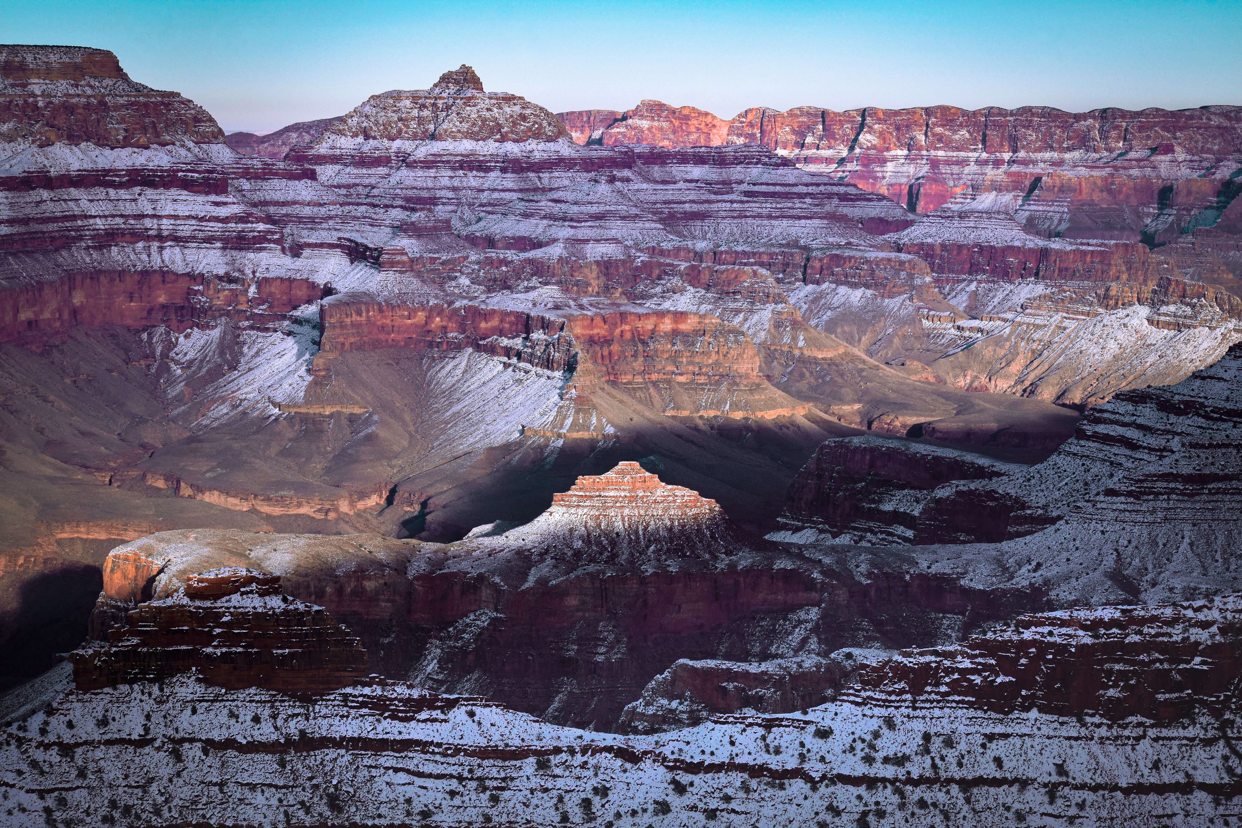 Sunset golden hour, south rim overlook, lookout, light dusting of snow at the Grand Canyon National Park, Arizona, USA, sun rays, snow, natural wonders of the world, camping, cliff edge, northern Arizona, Colorado River, American Southwest, canyon sh