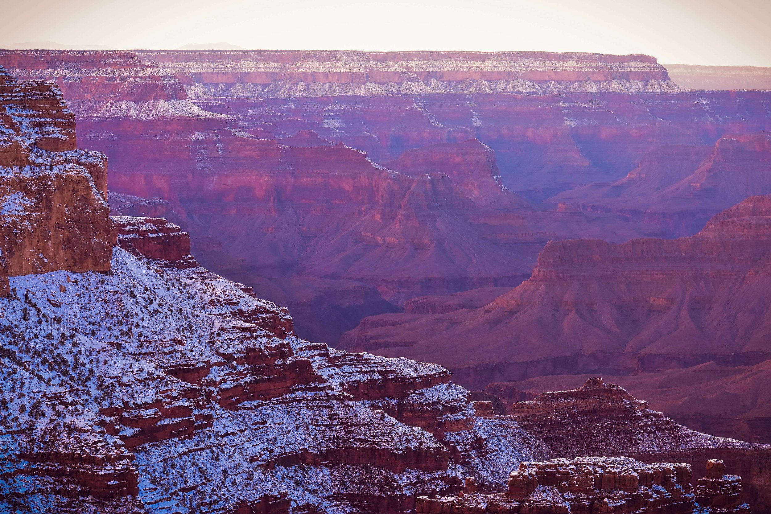 Sunset golden hour, south rim overlook, lookout, light dusting of snow at the Grand Canyon National Park, Arizona, USA, sun rays, snow, natural wonders of the world, camping, cliff edge, northern Arizona, Colorado River, American Southwest, canyon la