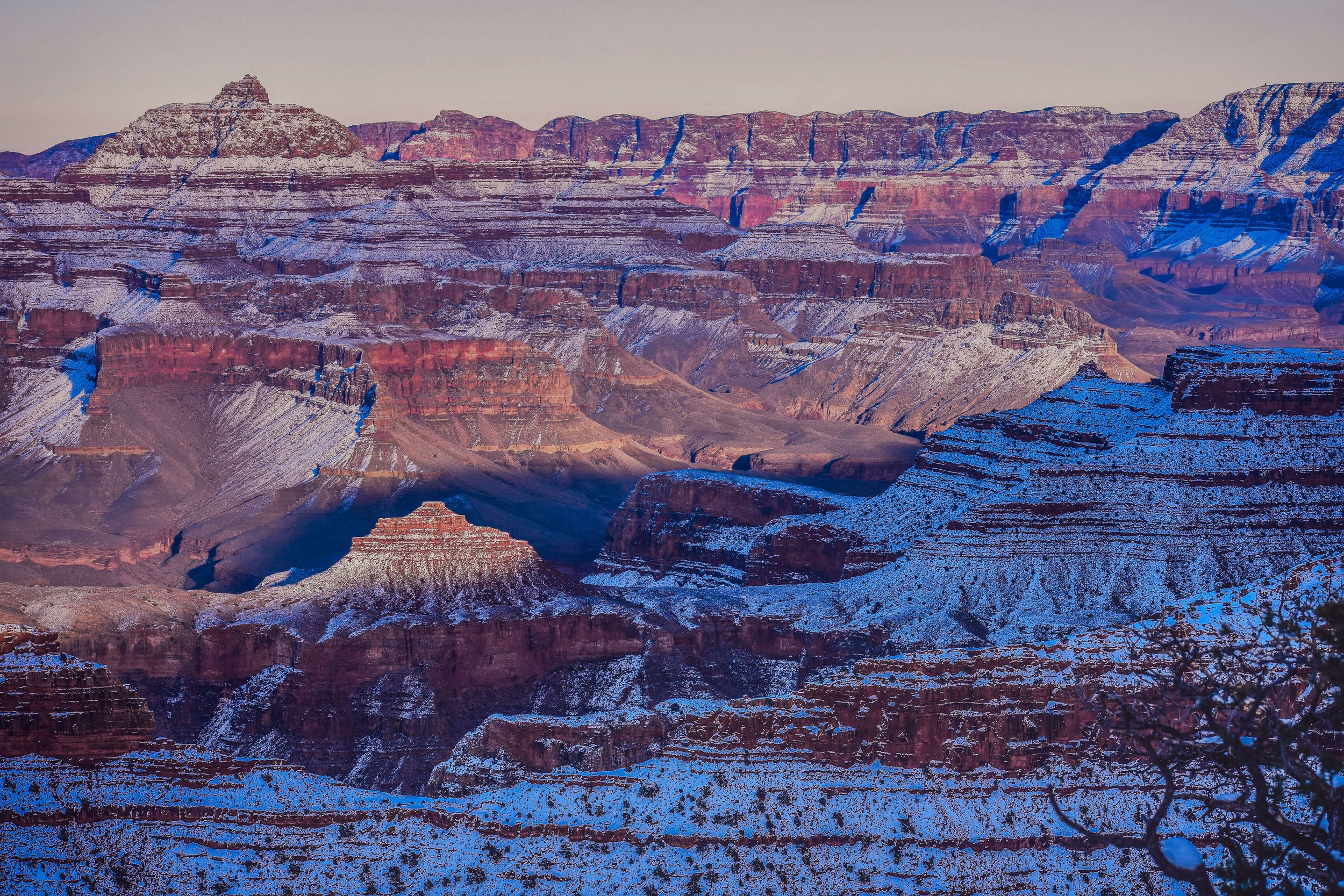 Sunset golden hour, south rim overlook, lookout, light dusting of snow at the Grand Canyon National Park, Arizona, USA, sun rays, snow, natural wonders of the world, camping, cliff edge, northern Arizona, Colorado River, American Southwest, canyon sh