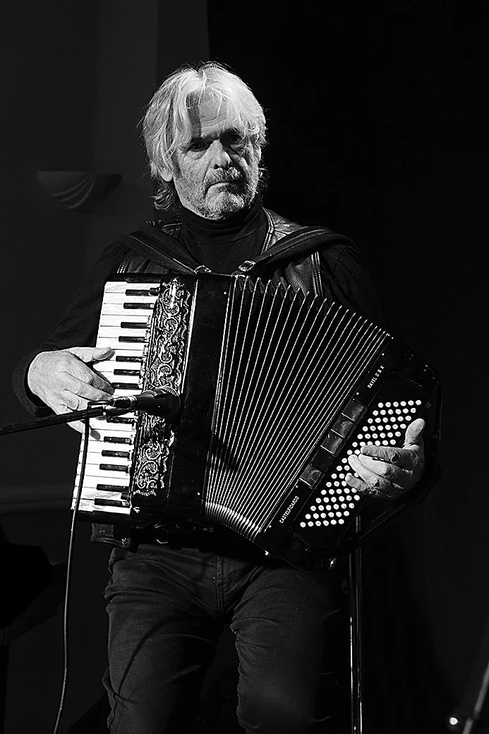 24 126 mono THE MUSICIAN no 2.jpg