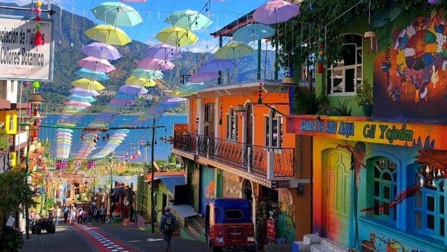 Calle-de-las-Artes-en-San-Juan-La-Laguna--885x500.jpg