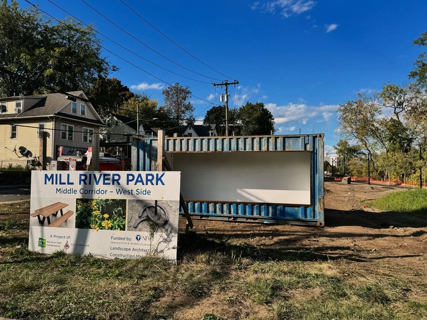 Install Day 1 Complete! 🔨🔨
📍Richmond Hill Riverwalk at Mill River Park

Huge Thanks to All Our Creative Partners:
@wellbuiltco @riseupgroup @ctmurals @millriverpark @stamfordmurals @stamfordcocreate @rhea_windows @juice.cg @collekt.art @lafayettes