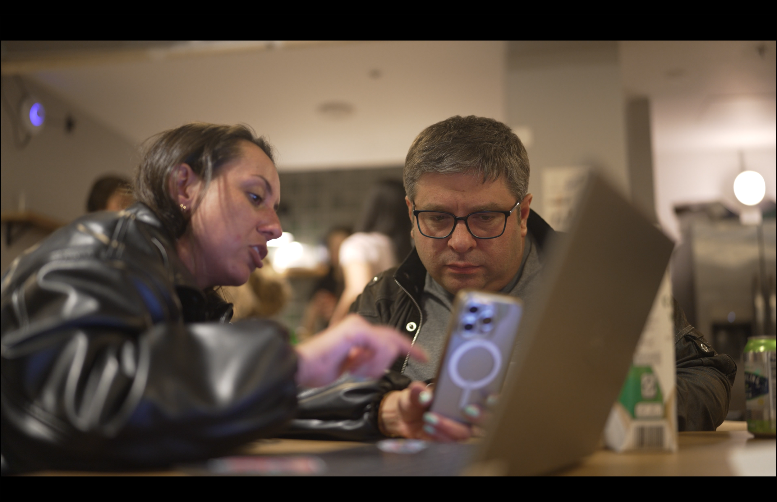 Macsue explaining.png