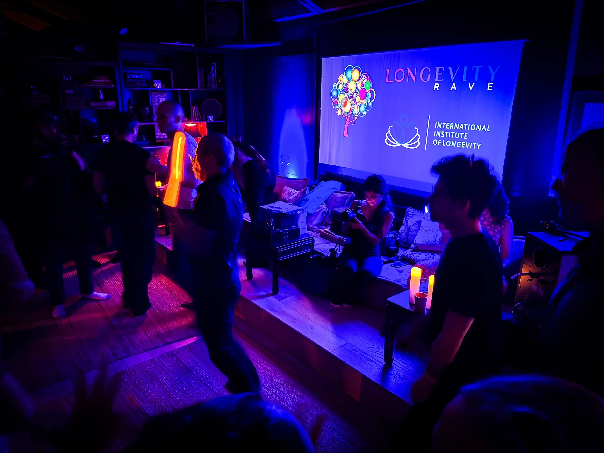 Great atmosphere+ full sharp logo blue.jpg