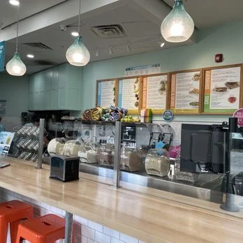 Morning smoothie runs at Tropical Smoothie Caf&eacute; Bexley make your daily routine a little brighter. Fresh blends, bold flavors, and a quick walk from The Fitzgerald!
