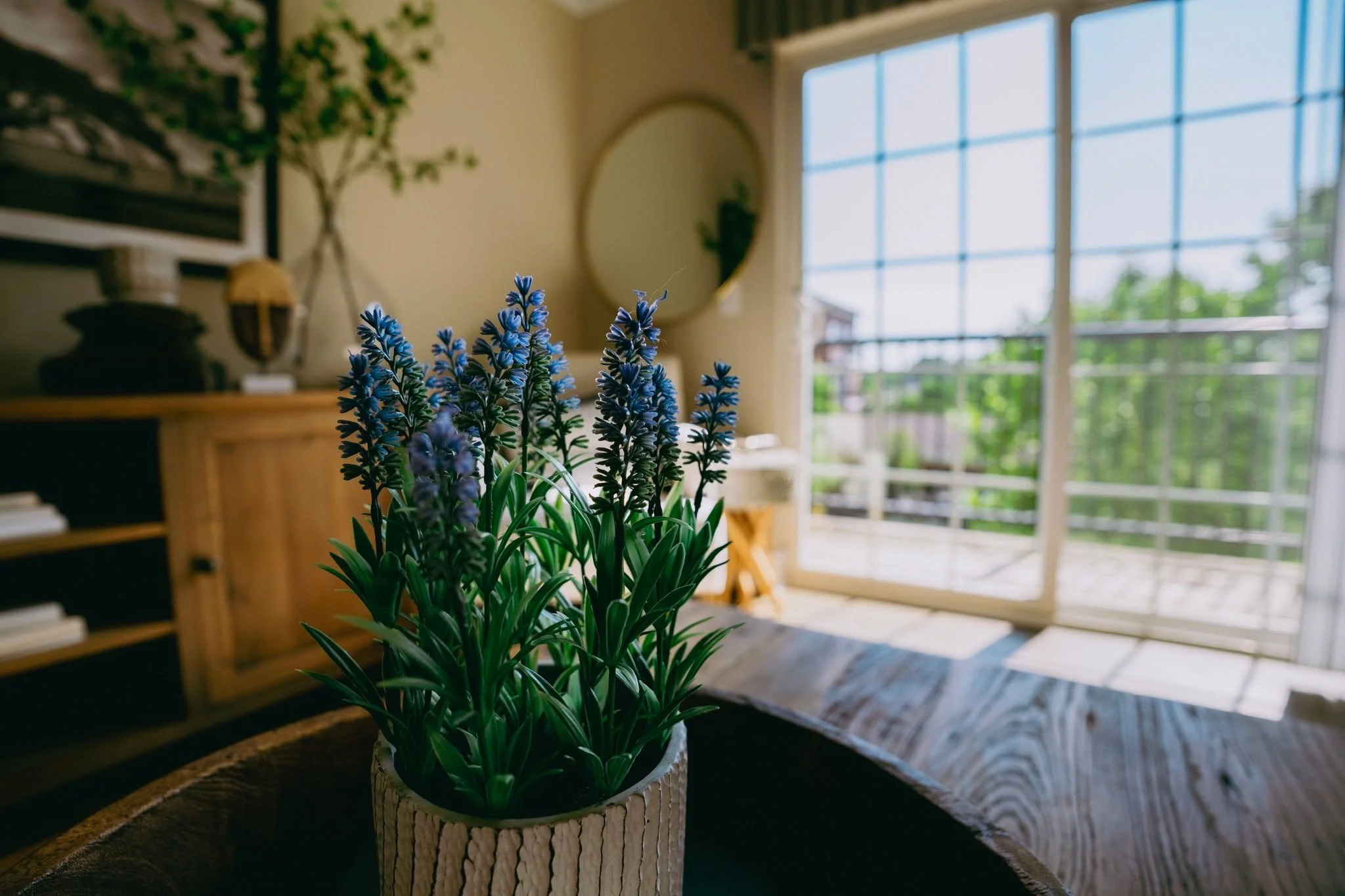 Dreaming of mornings with sunshine streaming into your new apartment? ☀️ Start your day at The Fitzgerald with bright interiors and a cup of coffee from your favorite local caf&eacute; just down Main Street. 

#MorningLight #BexleyLiving #FitzgeraldL