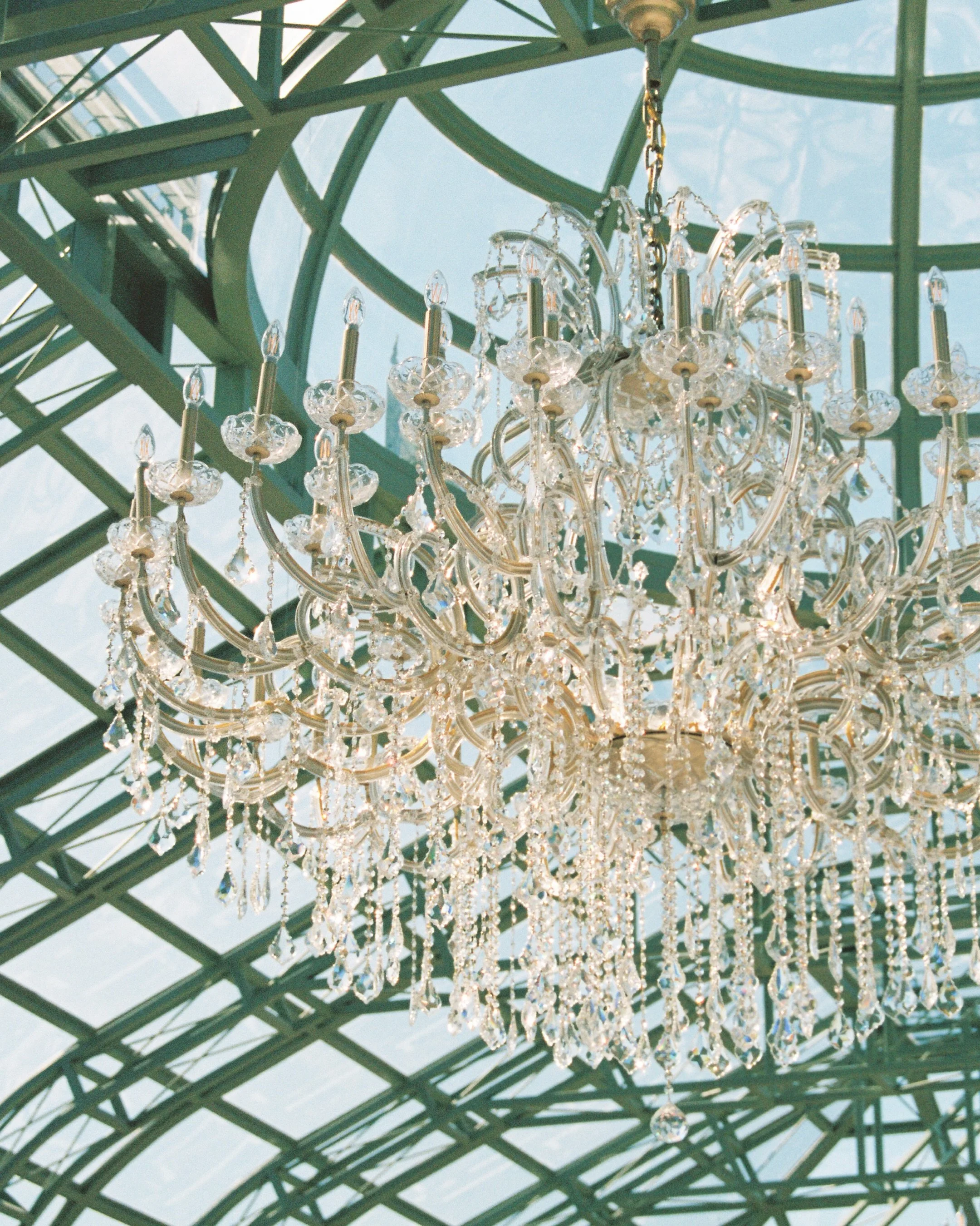 Not sure we&rsquo;ll ever be over how beautifully this evening came together.. with live harp music echoing through the glass atrium, floral arrangements providing the perfect pop of color, and a room full of creatives. What more could you ask for?

