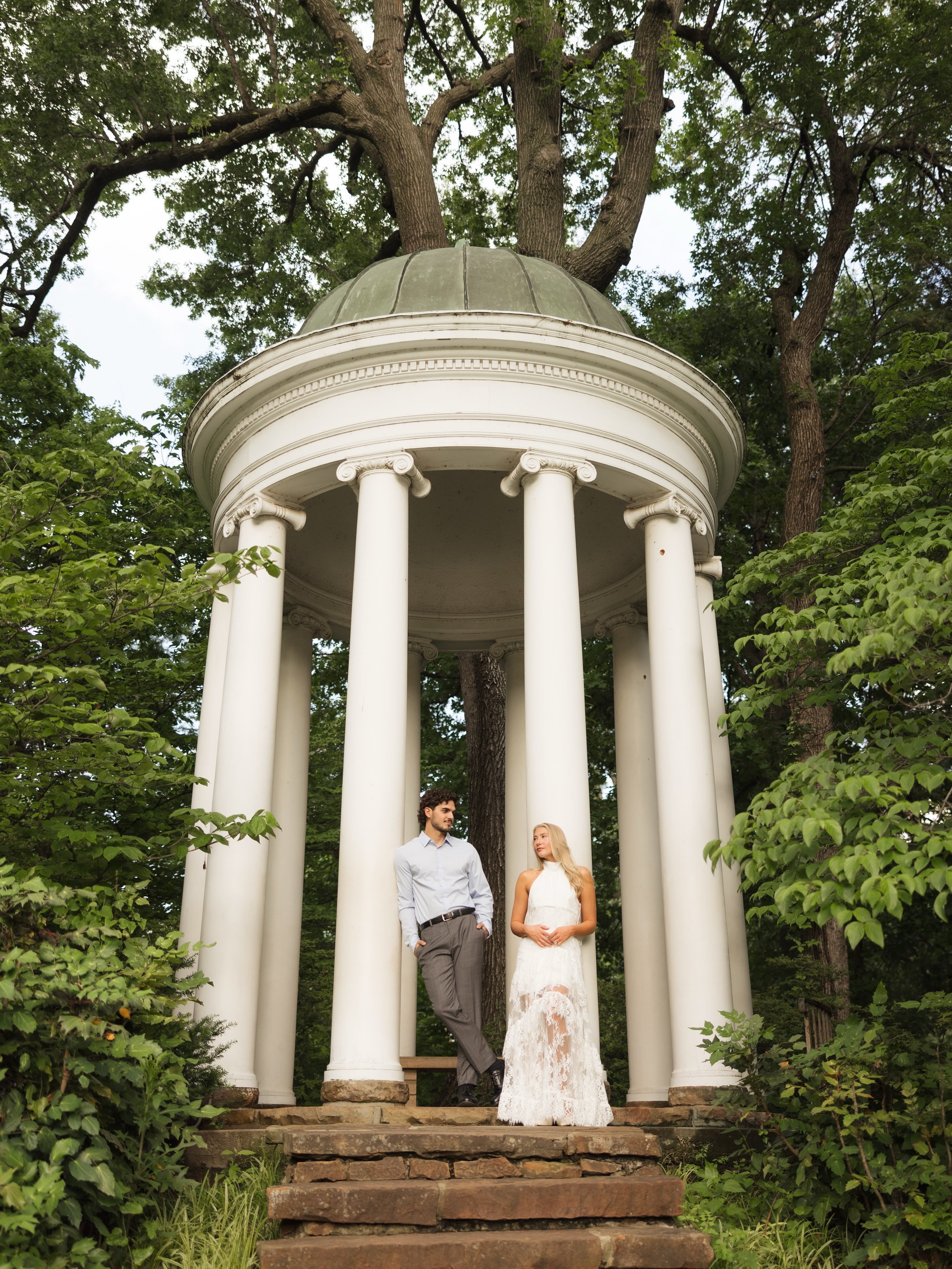 I love a summer day @philbrookmuseum 🌱 if their engagement photos come out feeling this romantic, I can only imagine the wedding day !!!!

#engagementphoto #philbrookmuseum #tulsaweddings #bridetobe #2027bride