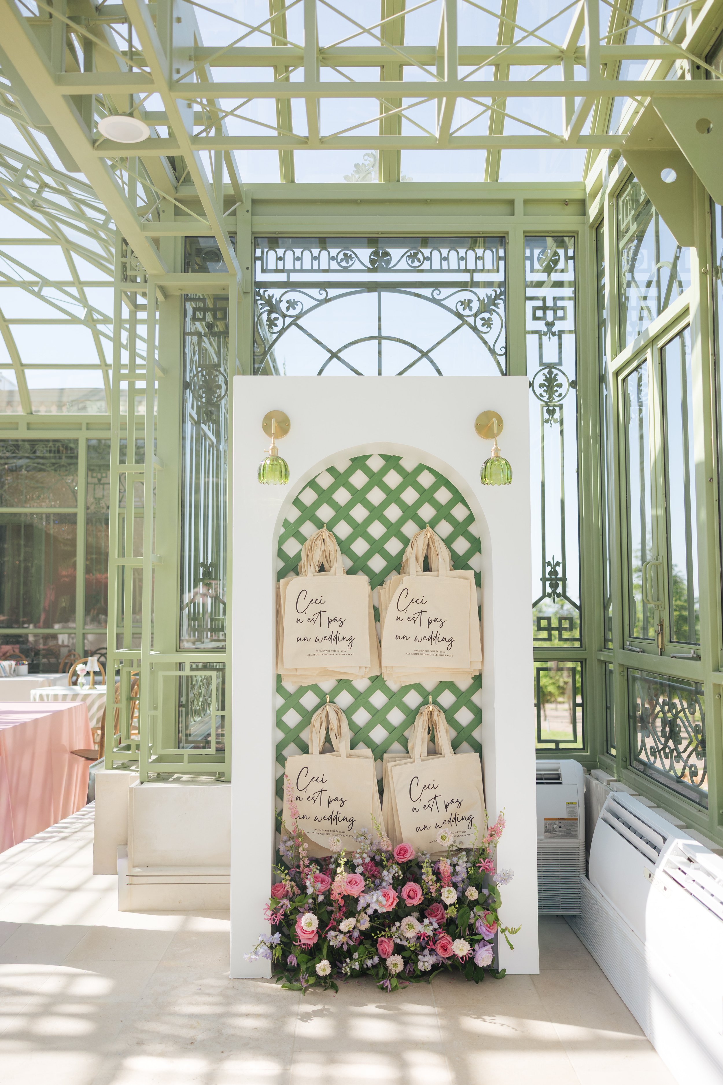 ALLABOUTWEDDINGSWYNCHESTERGARDENS_0087.jpg
