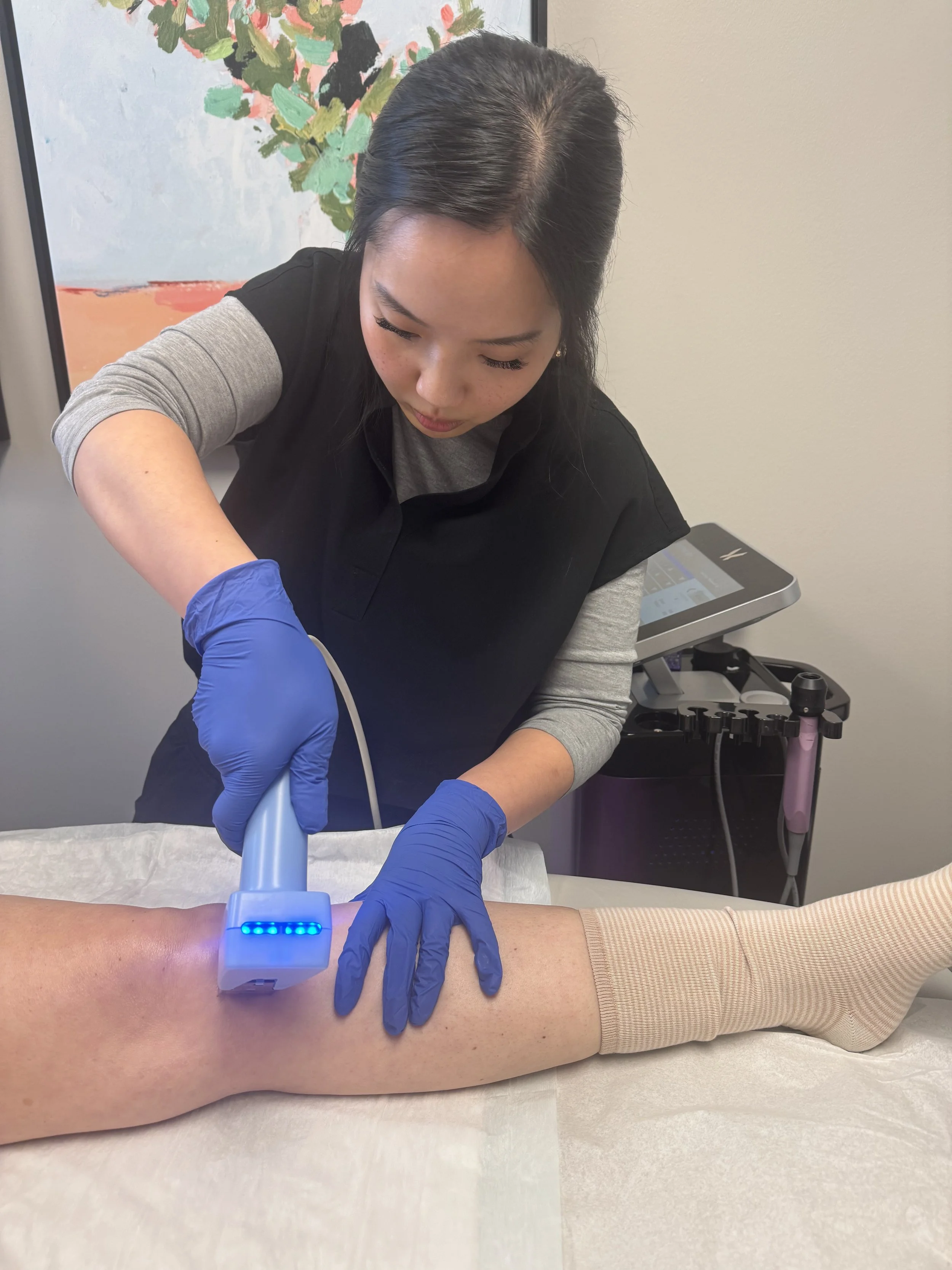 Physician Assistant in black scrubs performing Morpheus body treatment of the knee