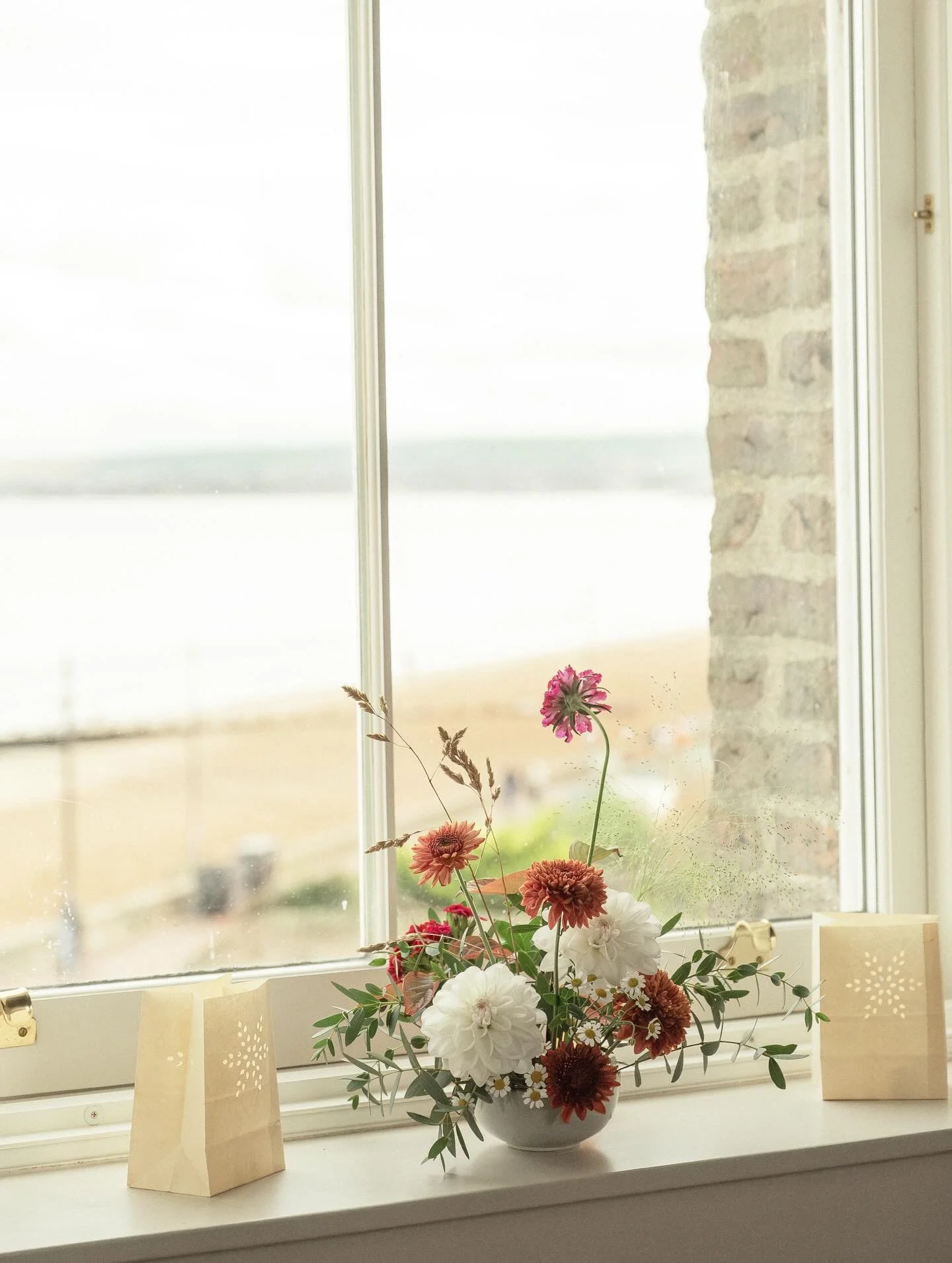 Some bowls and bud vases full of autumnal delights for an intimate wedding celebration at the gorgeous @the_tower_portobello this evening 🥰❤️

Flowers from @highcroftnurseries + @rosielouisecutflowers and me!