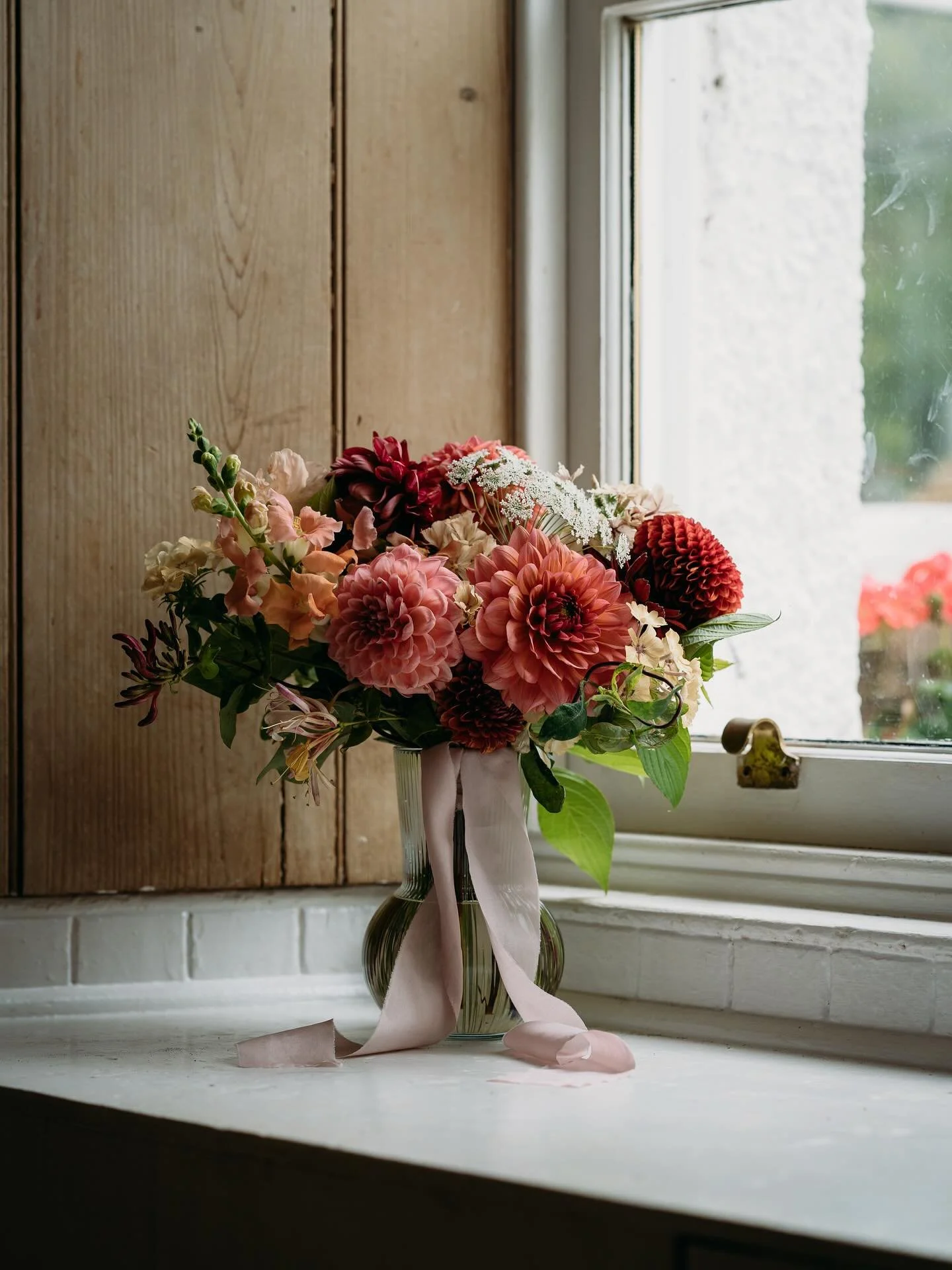Some photos from Emily + Dan&rsquo;s perfect late summer wedding, held in the beautiful garden of Emily&rsquo;s family home 🤍

Pics by the loveliest @joplusliam