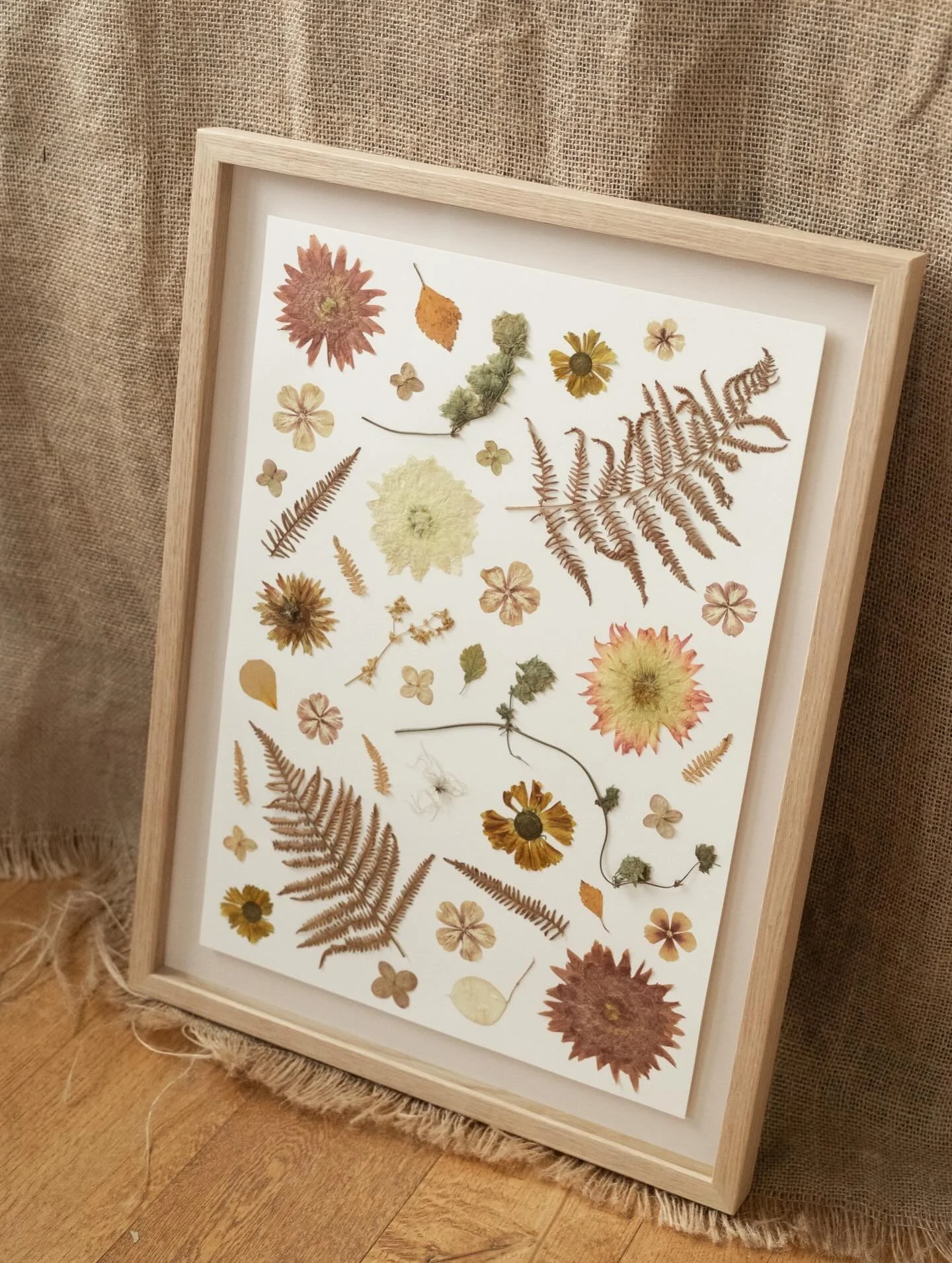 One of my favourite pressed flower frames so far, unsurprising when working with a bouquet made by the wonderful @__celandine 🤍

Please get in touch if you would like to book in for flower preservation in 2026/2027, my diary is open! This would also