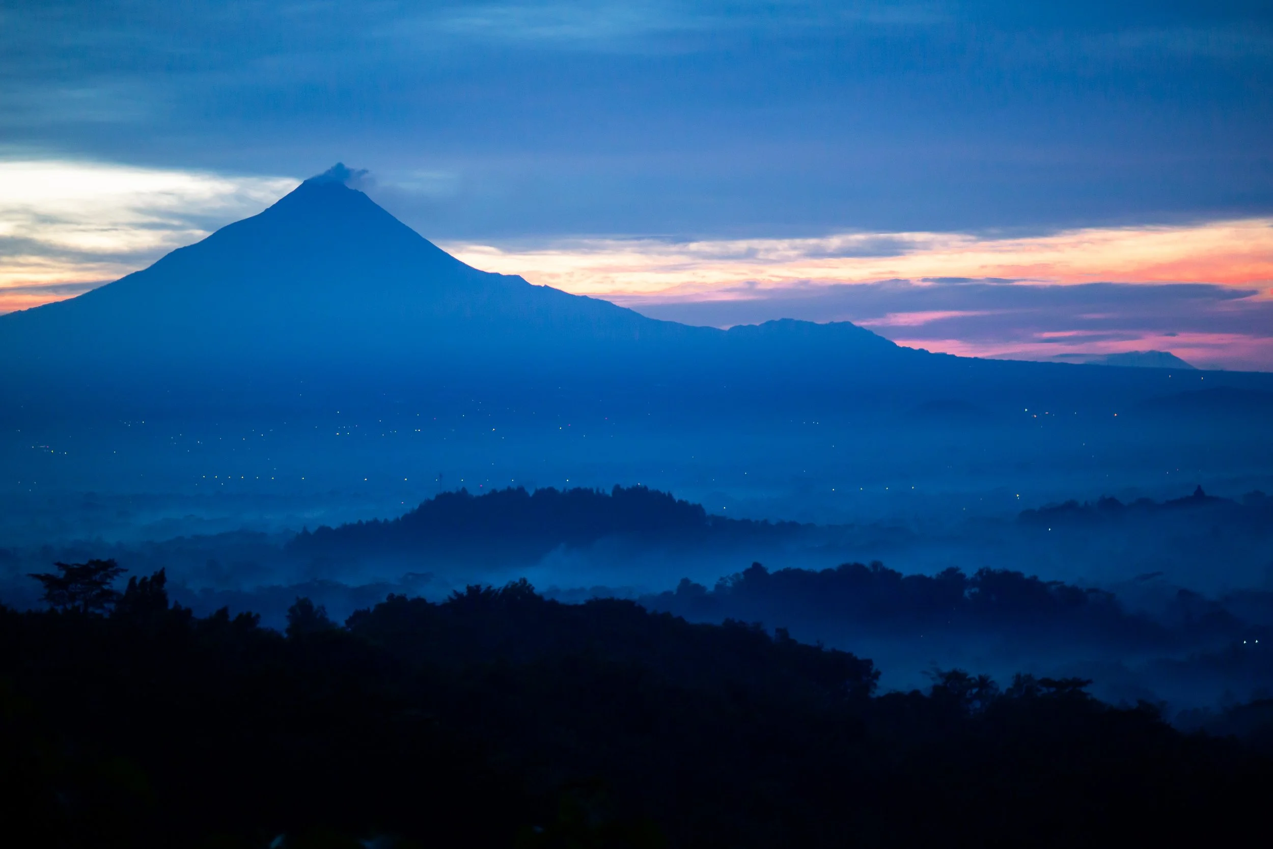 yogya merapi sunrise.jpg