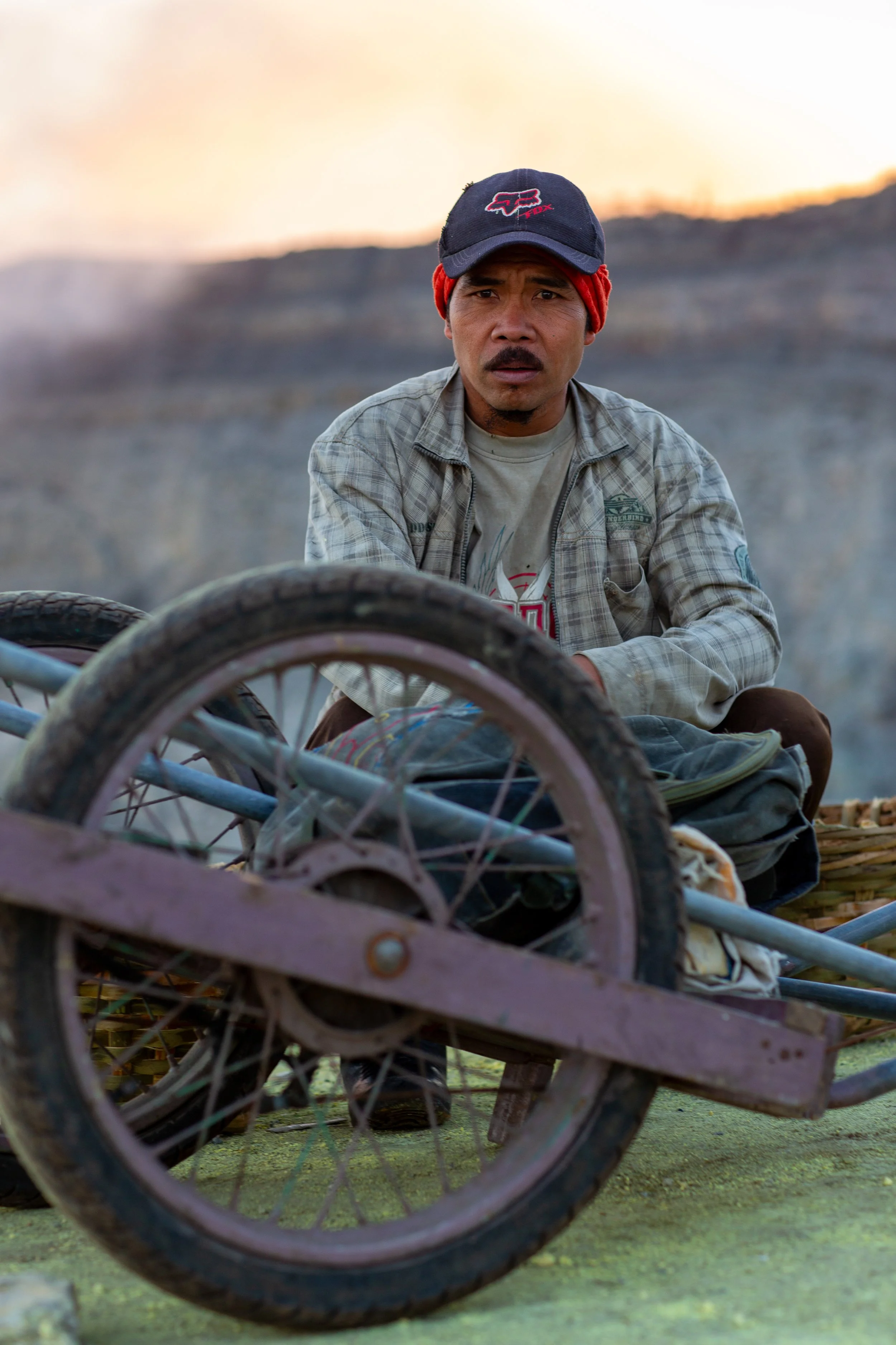 ijen man wheel.jpg