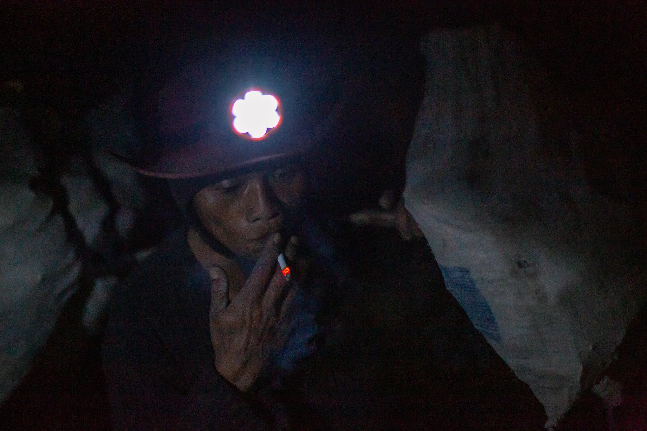ijen smoking miner.jpg