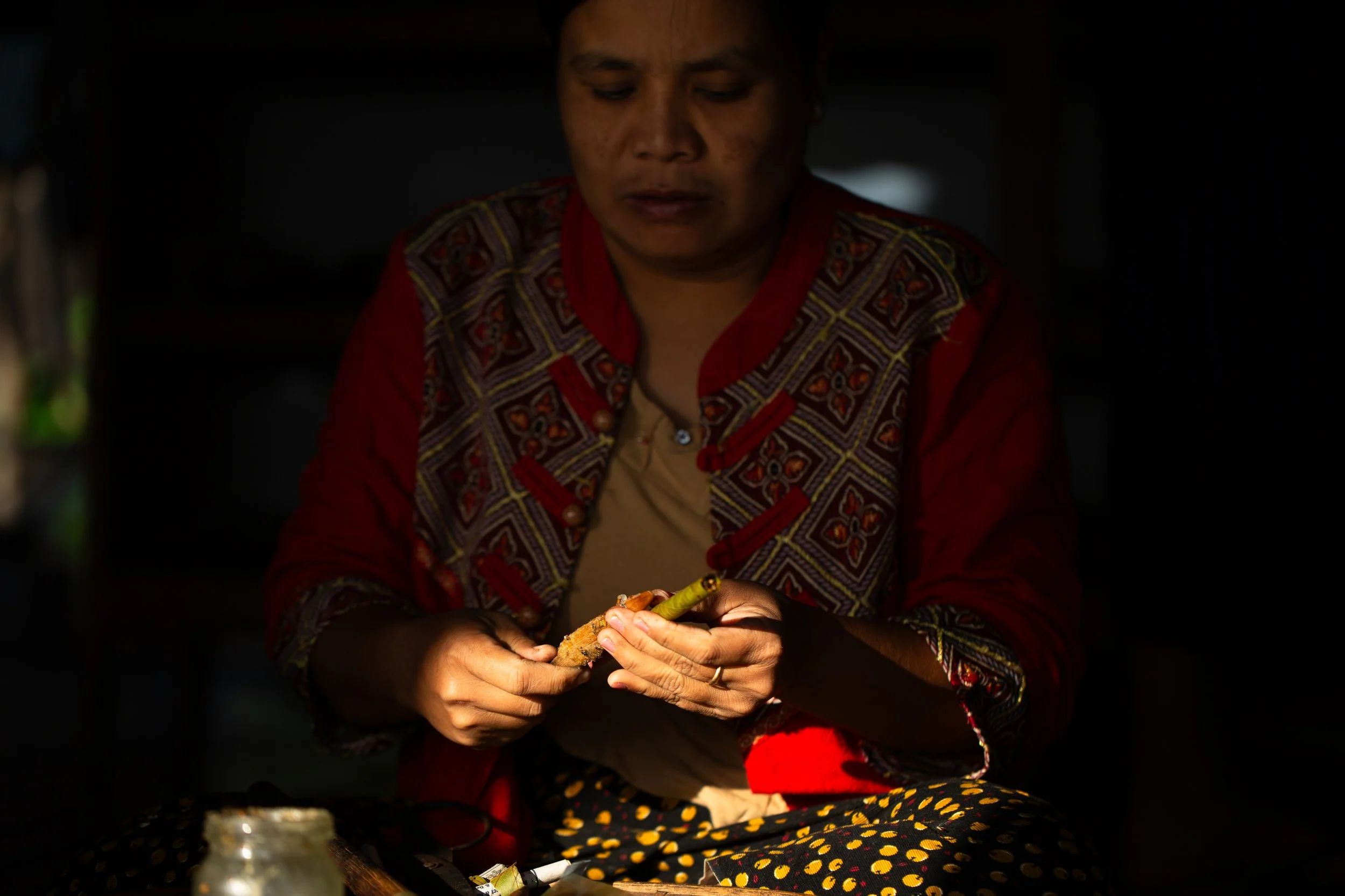 inle cheroot roll.jpg