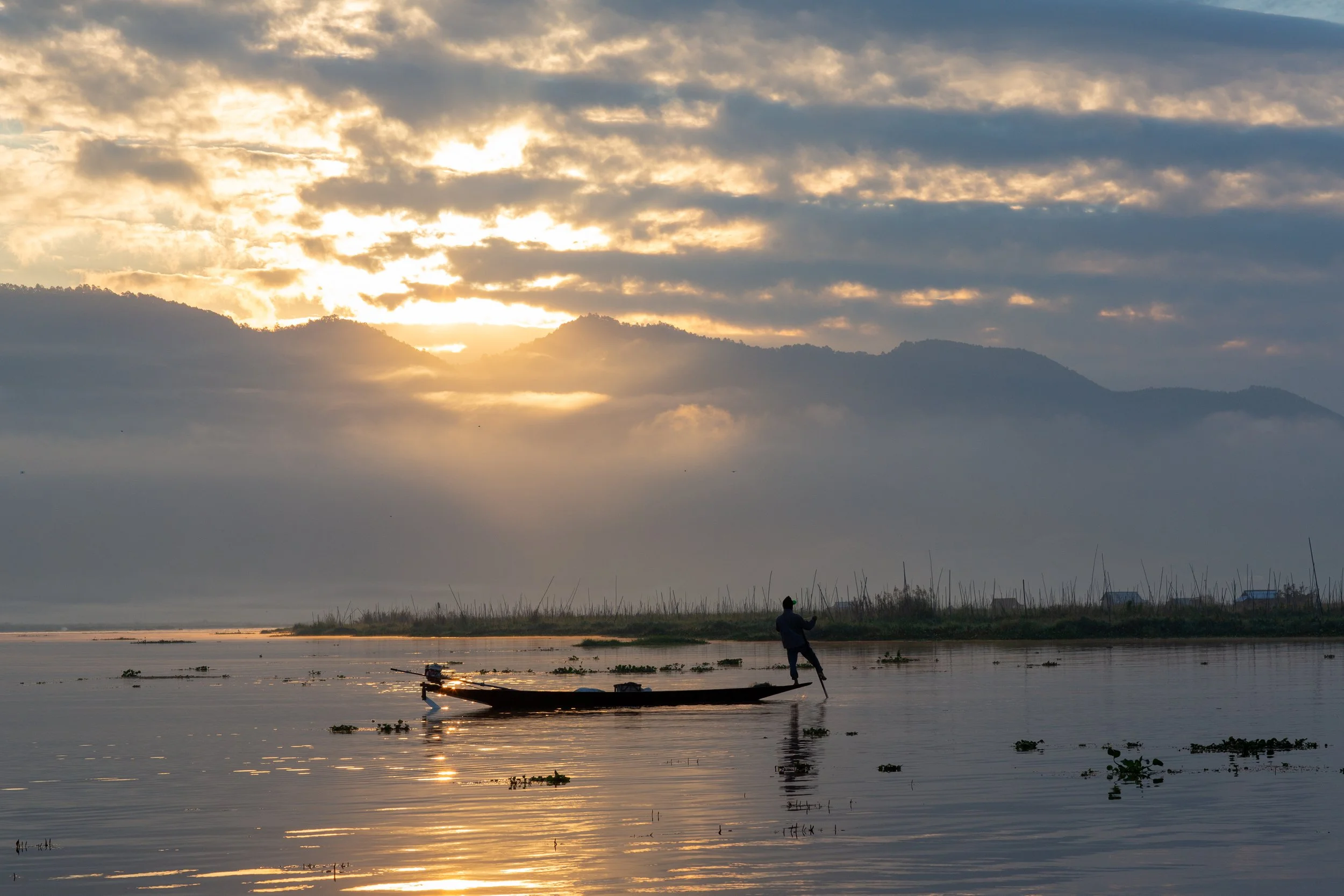inle lake sunrise boat.jpg