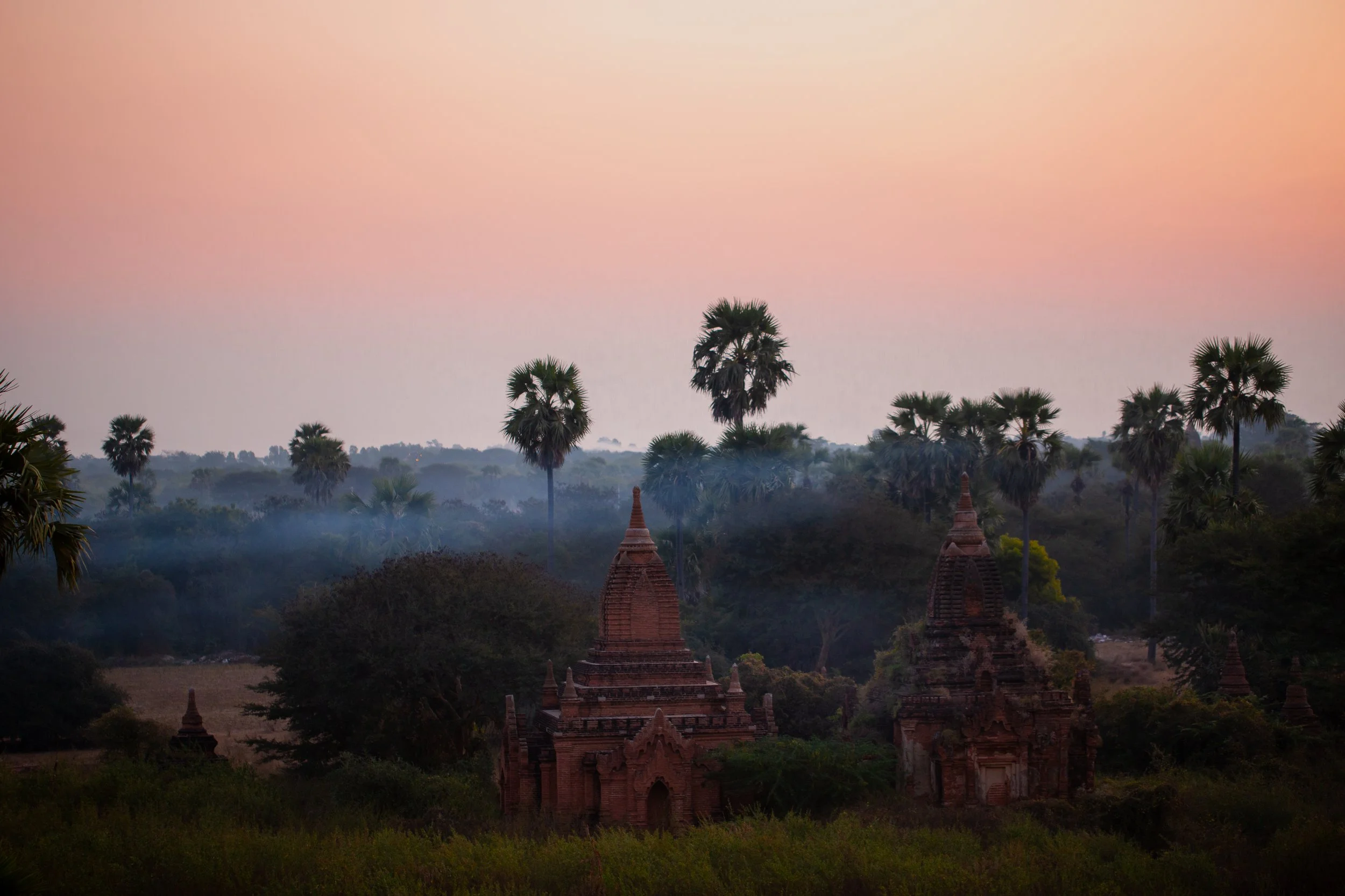 bagan pagoda mist.jpg