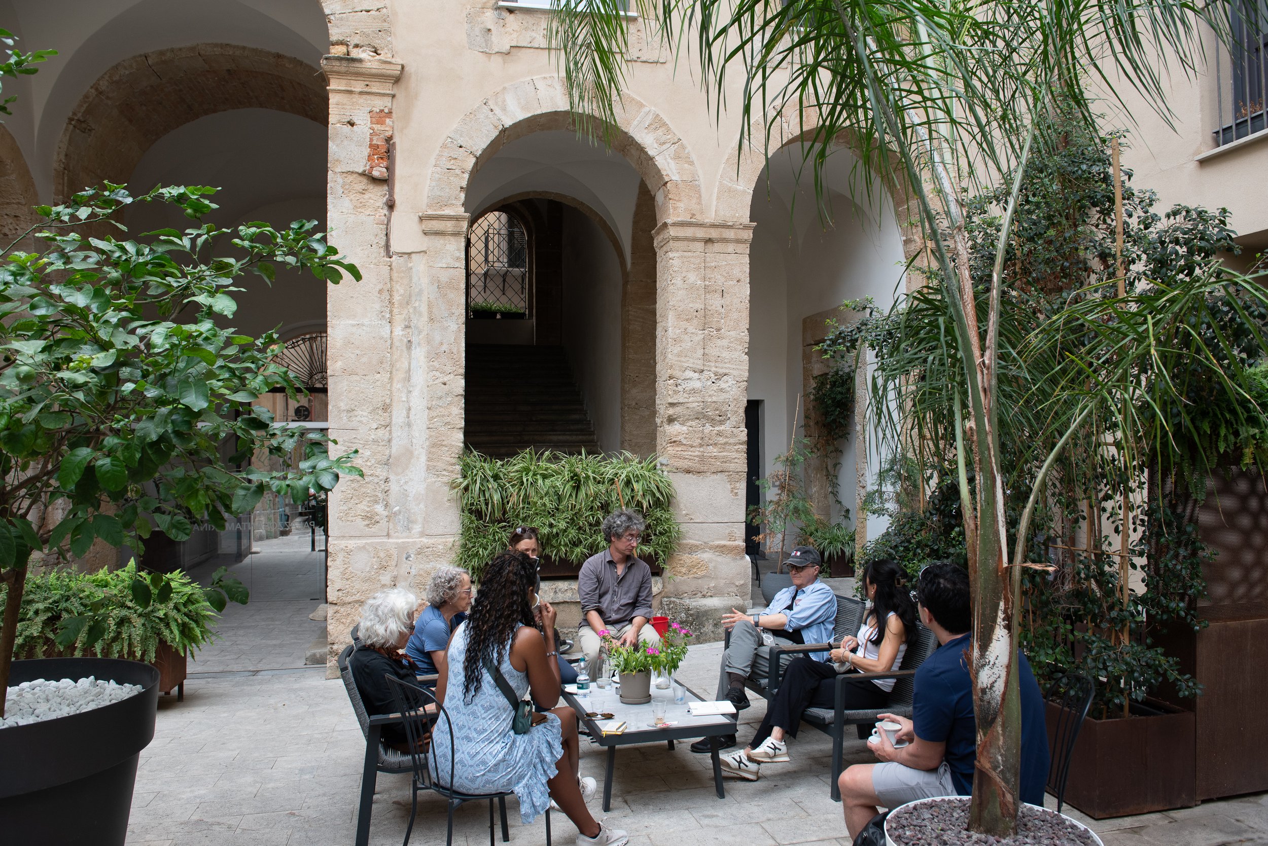 2026_1006_Elective_Palermo_0192 cafe discussion vert.jpg