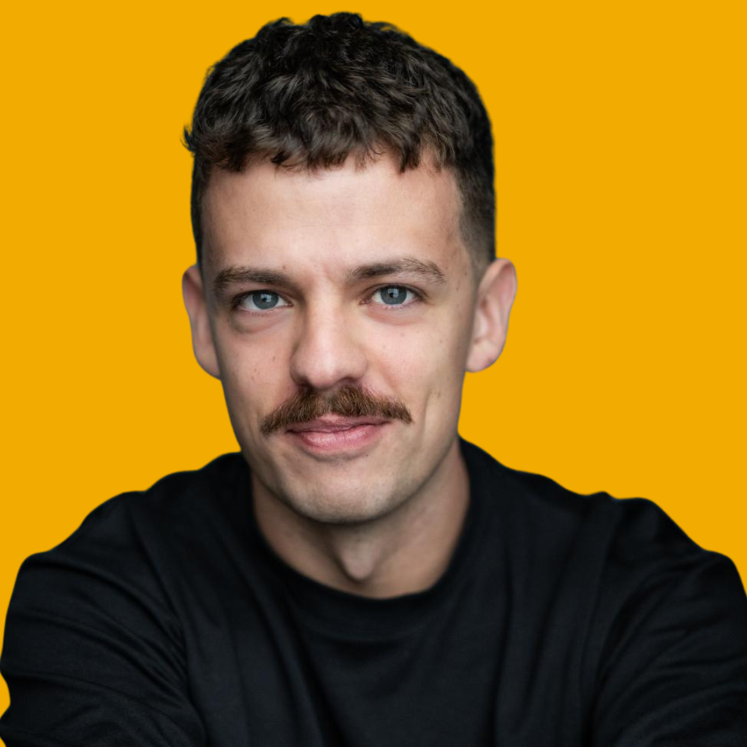 Lewis, Actor Inside coach - Multilingual actor and teacher, bringing Disney+ experience to communication training from Berlin to London