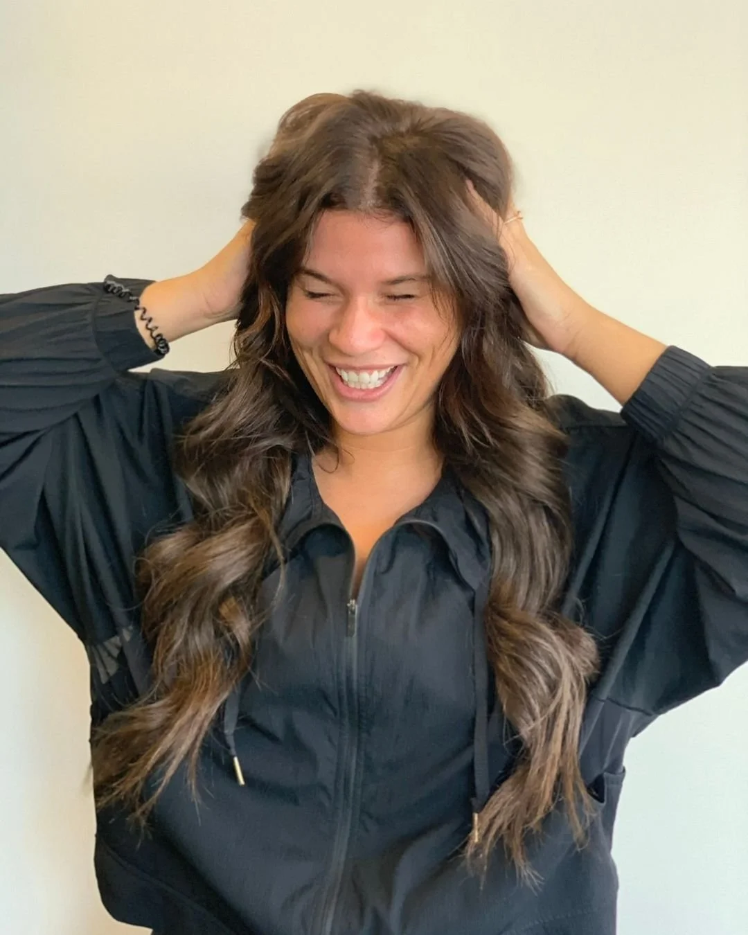 That moment she finally gets the hair extensions of her dreams.
Lauren Skinner custom color matched and installed soft, seamless length that feels light and blends with her natural texture.
