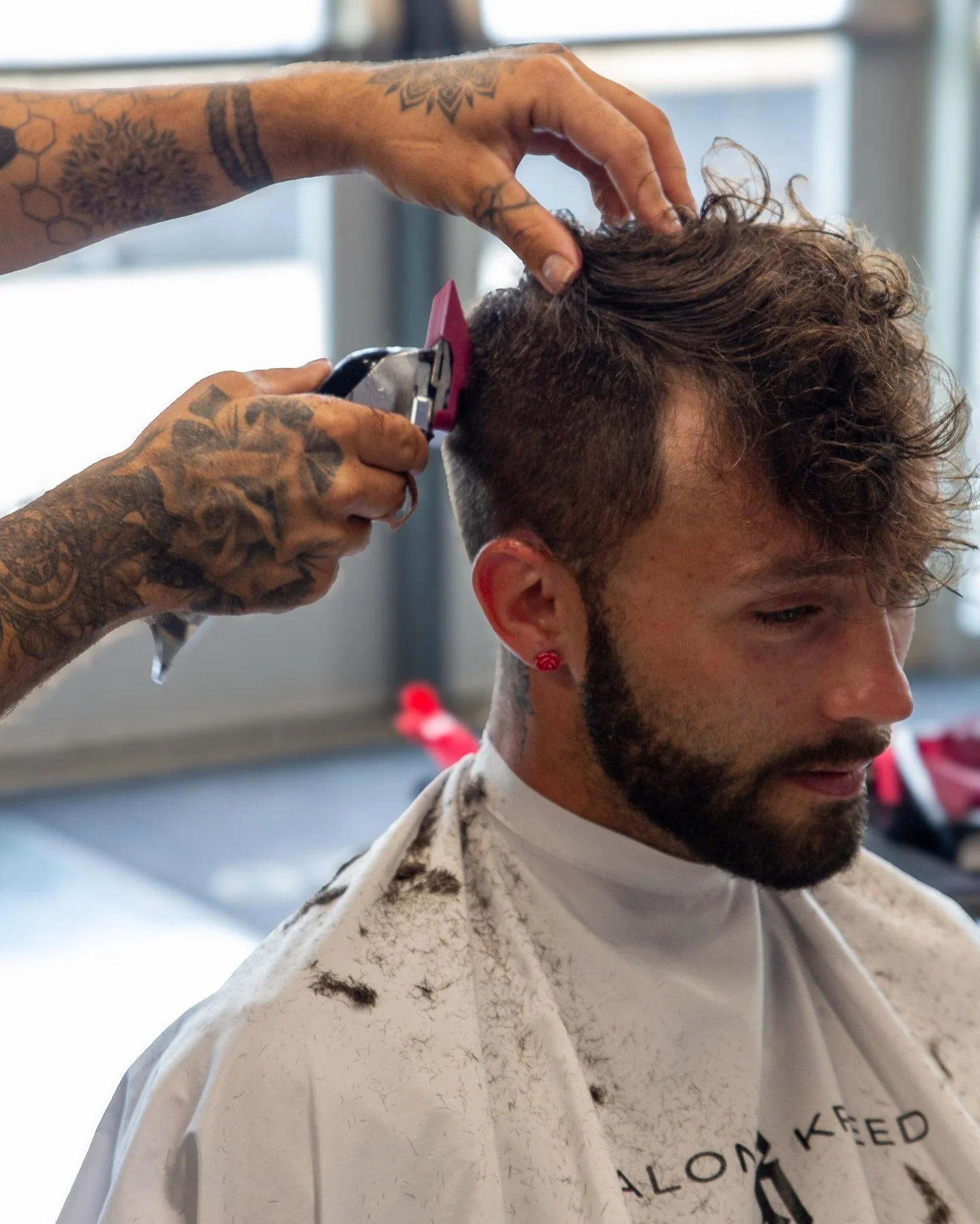 Meet Wesly ✂️a level 2 stylist at Salon Kreed. Wesly takes time to truly listen to his clients. His consultations are thoughtful, and his goal is simple, make sure you feel confident when you leave.

He specializes in haircutting and finishing, with 