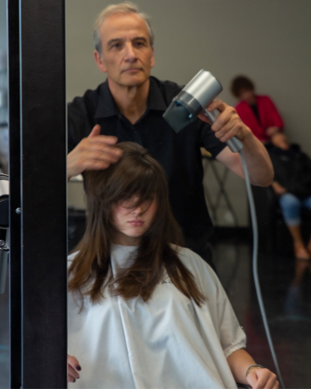 Meet Gregory, the owner of Salon Kreed! ✨ With an amazing 40 years in the industry, Gregory is a true master of his craft. From working alongside industry legends like Paul Mitchell and Trevor Sorbie in the 80s and 90s, to opening Salon Kreed 2.5 yea