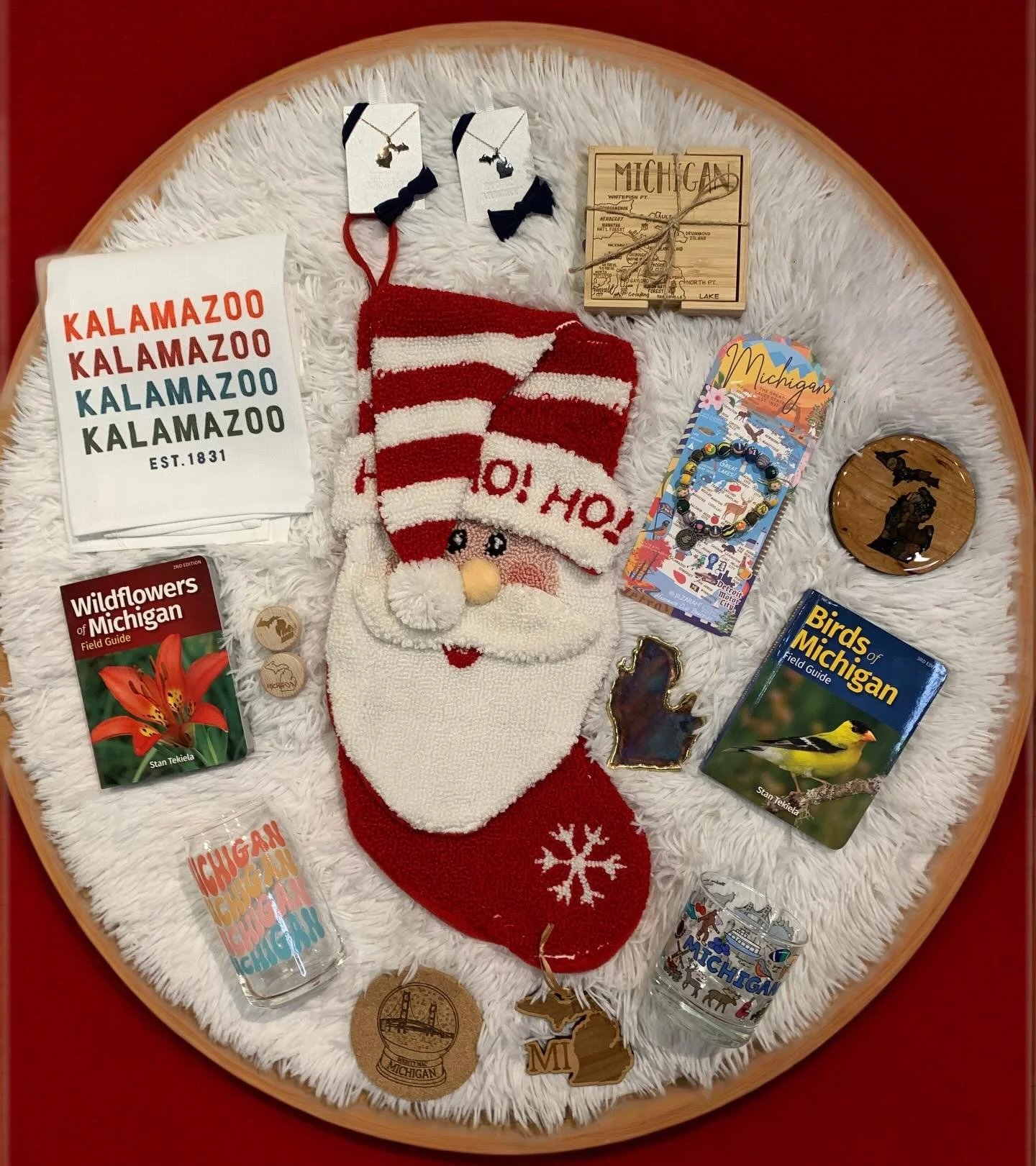 Michigan style stocking stuffers!!!🎄✨🎄#stockingstuffers #michigan #merrychristmaseveryone #smallbusiness #lanasboutique #kalamazoo