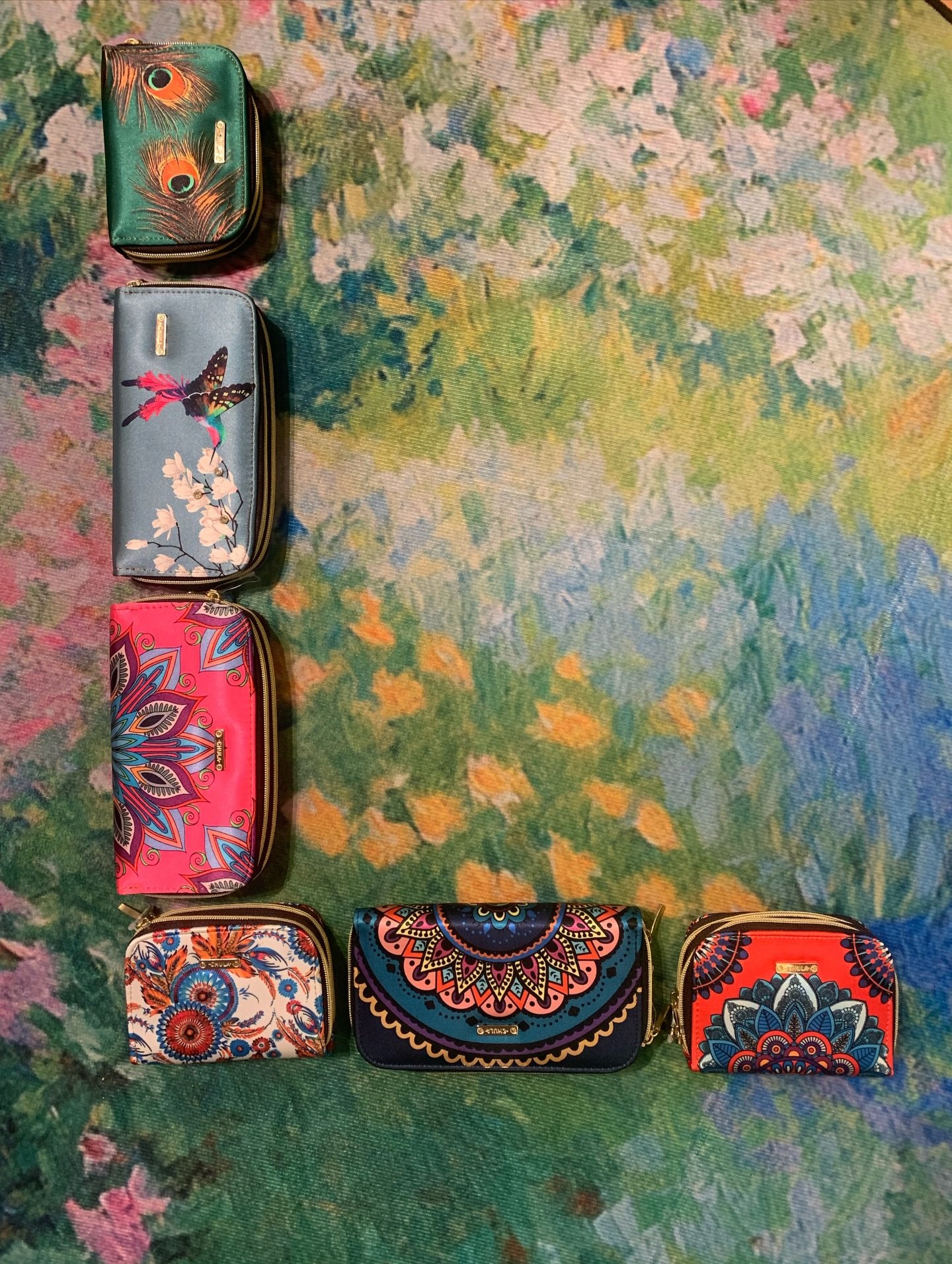 LOVE in purse form👜Happy Valentine&rsquo;s Day from Lana&rsquo;s Boutique!!❤️❤️ love is in the air and in the boutique!! All these wallets and purses are CHULA! Lana&rsquo;s boutique is the only place in the U.S to carry Chula-don&rsquo;t miss out!!