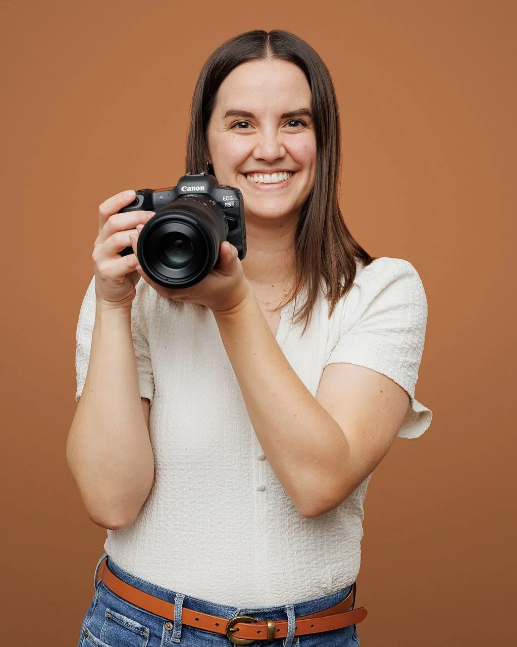 Hi there! 👋🏼   I&rsquo;m Ashley, a Registered Dietitian (RD) turned commercial food photographer based in Minneapolis and the owner of Studio Moyna. Studio Moyna offers custom food photography and styling solutions to help food brands, media public