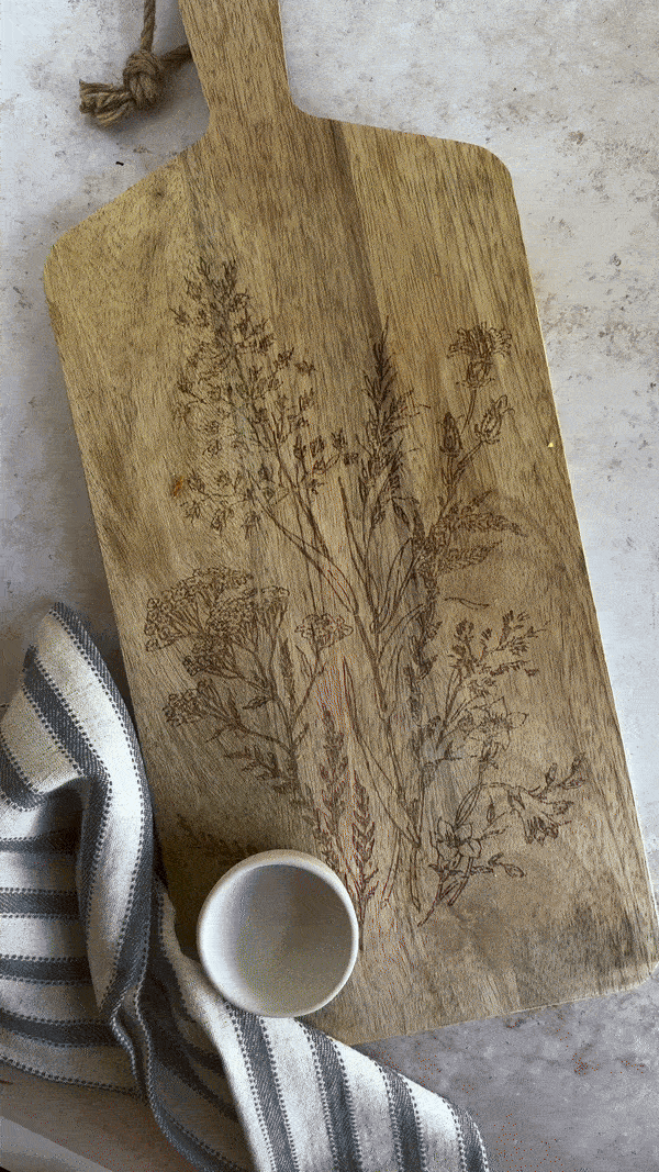 5 hotdogs in buns, ready to be filled with delicious toppings.