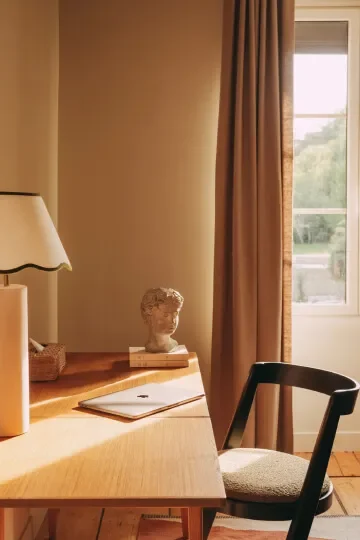 la source pic desk.webp